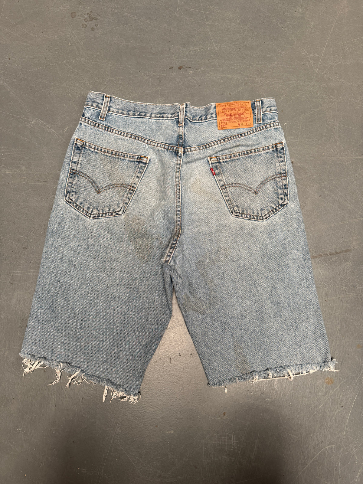 Vintage Levis Cut Off Denim Shorts - 90s Made - W 34 - SH1117