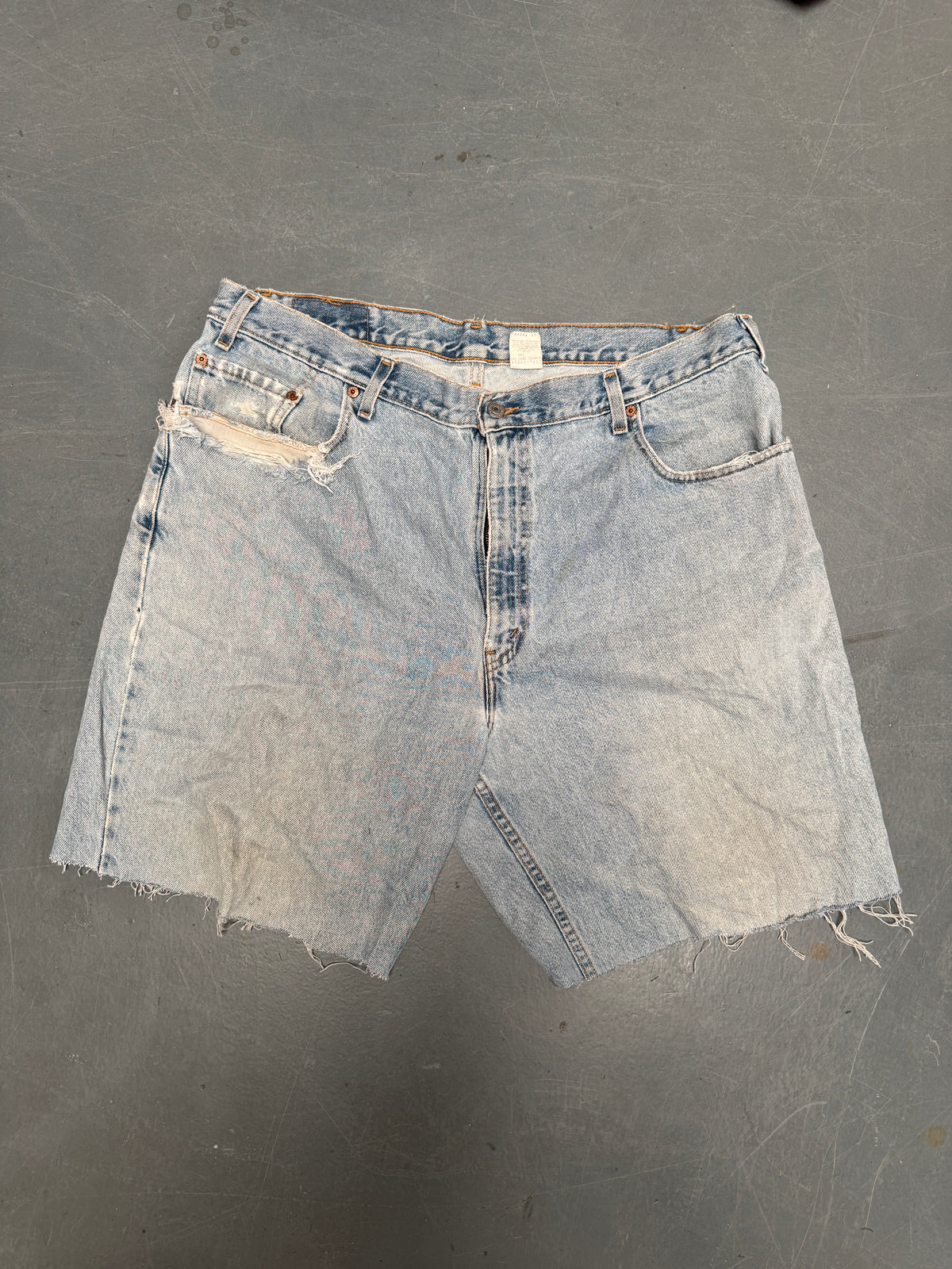 Vintage Levis Cut Off Denim Shorts - 90s Made - W 40 - SH1119