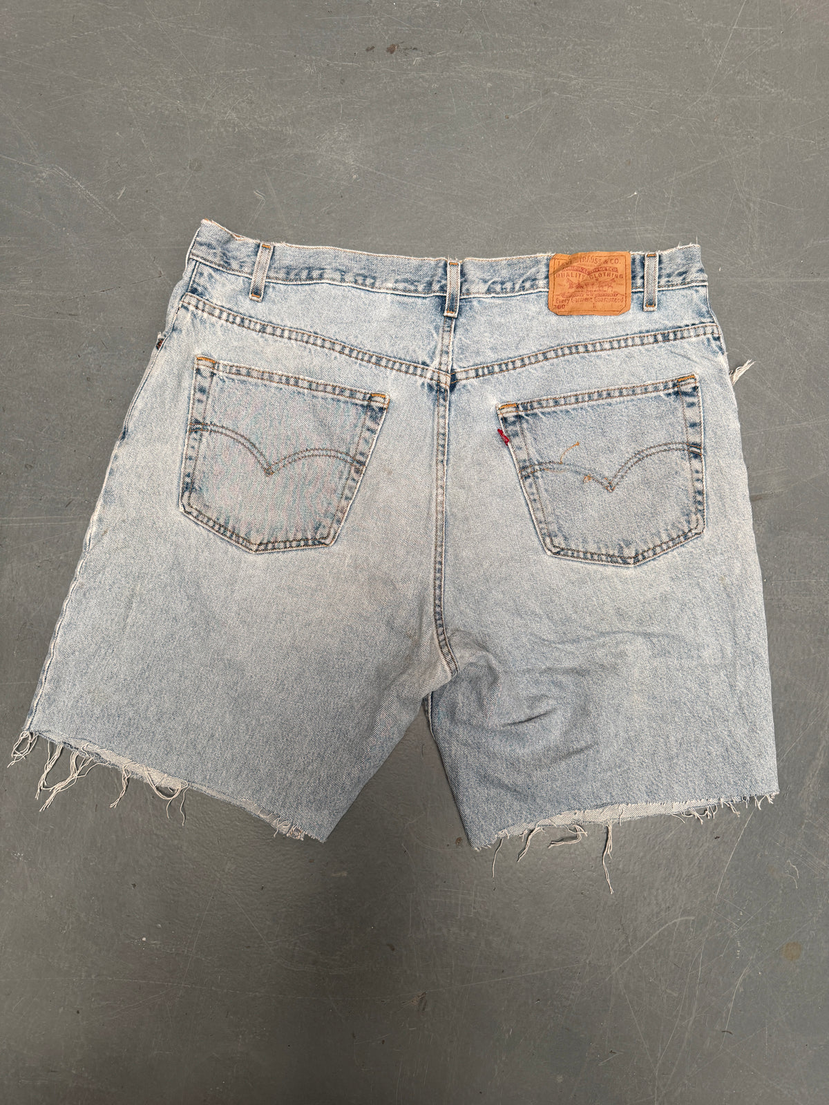 Vintage Levis Cut Off Denim Shorts - 90s Made - W 40 - SH1119