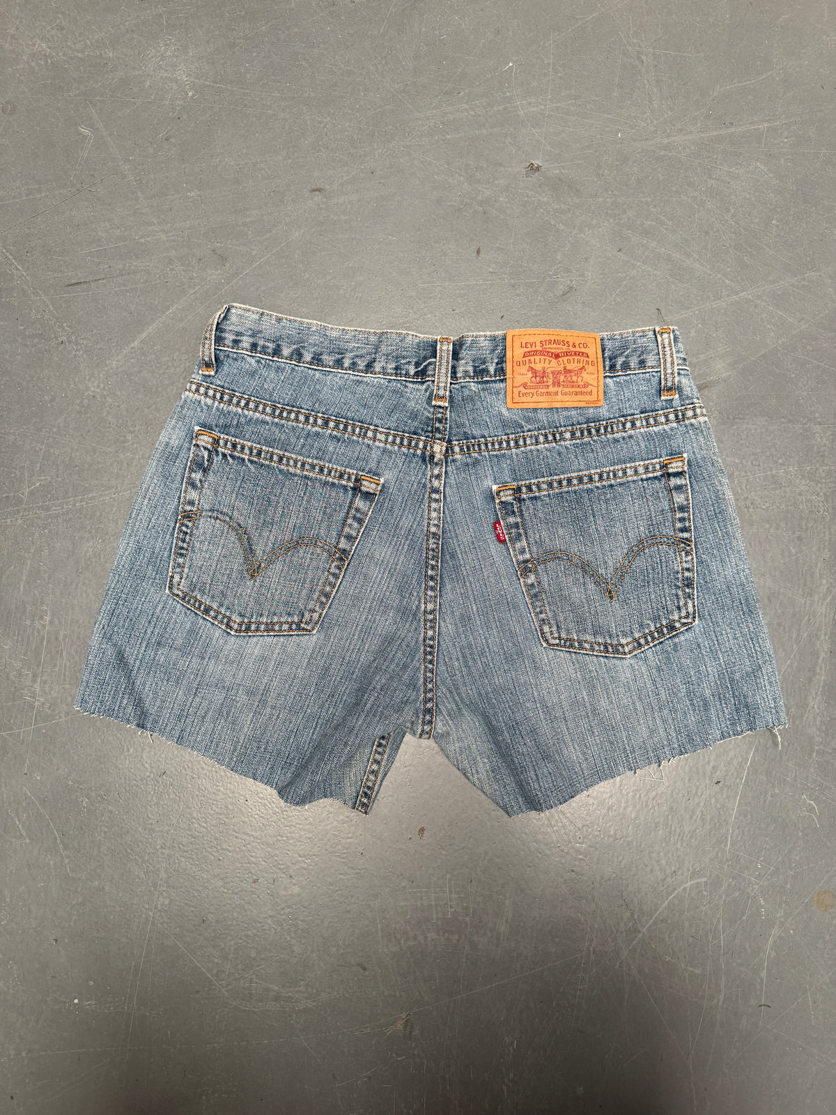 Vintage Levis Cut Off Denim Shorts - 90s Made - W 32 - SH1126