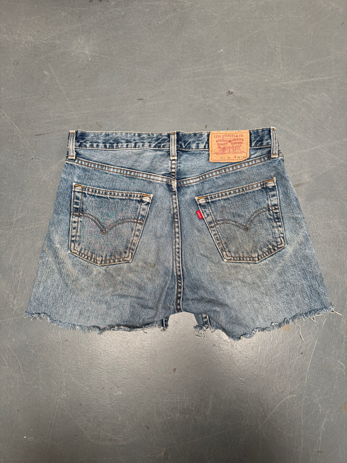 Vintage Levis Cut Off Denim Shorts - 90s Made - W 32 - SH1127