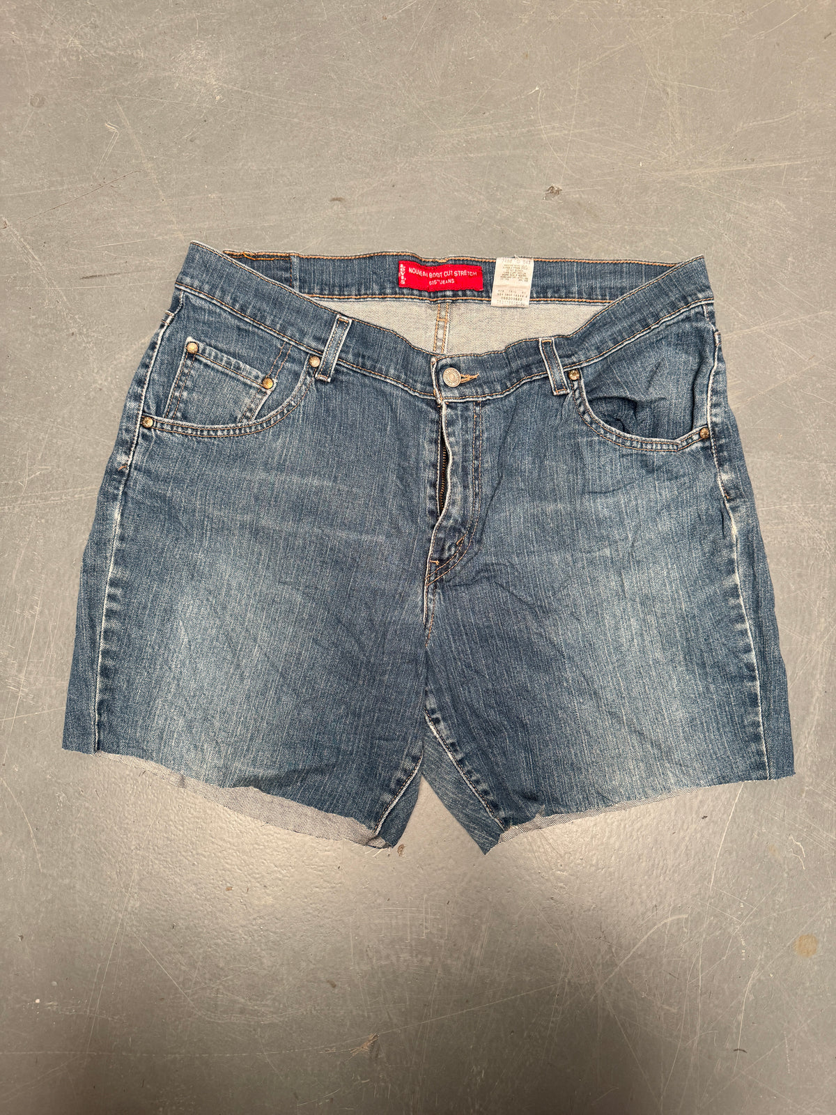Vintage Levis Cut Off Denim Shorts - 90s Made - W 34 - SH1129