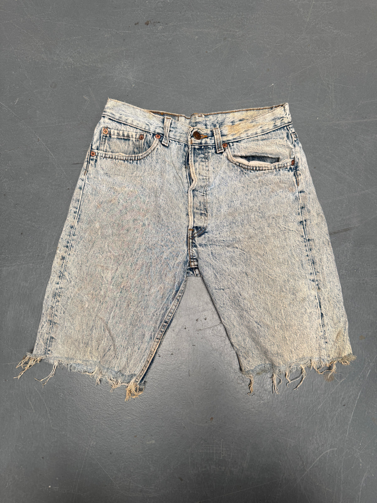 Vintage Levis Cut Off Denim Shorts - 90s Made - W 28 - SH1130