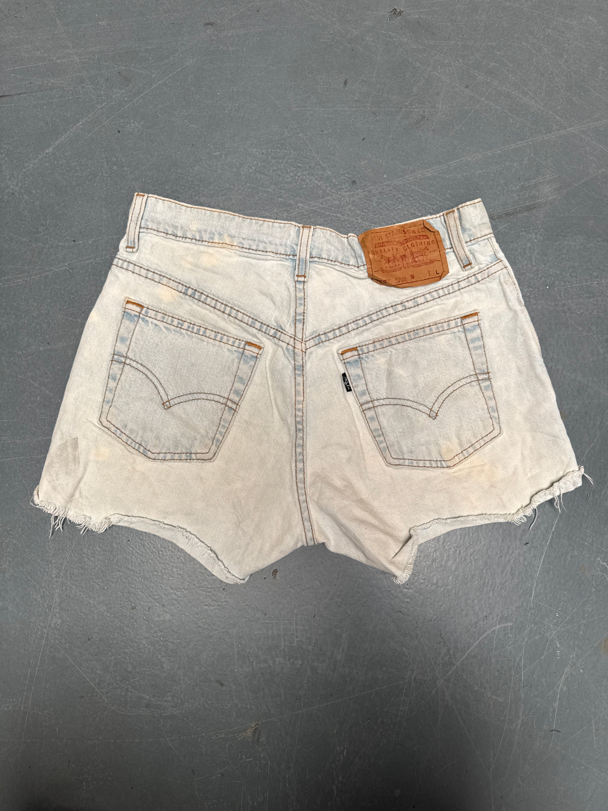 Vintage Levis Cut Off Denim Shorts - 90s Made - W 28 - SH1131