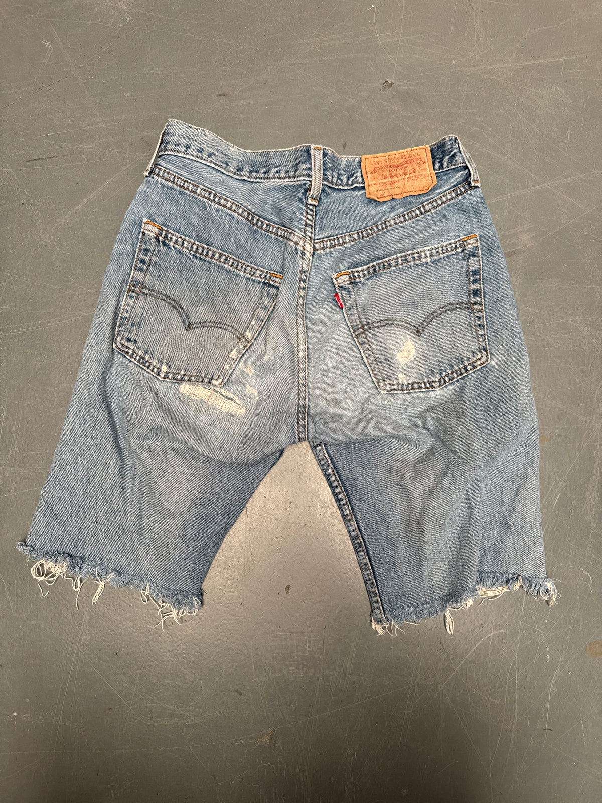 Vintage Levis Cut Off Denim Shorts - 90s Made - W 26 - SH1133