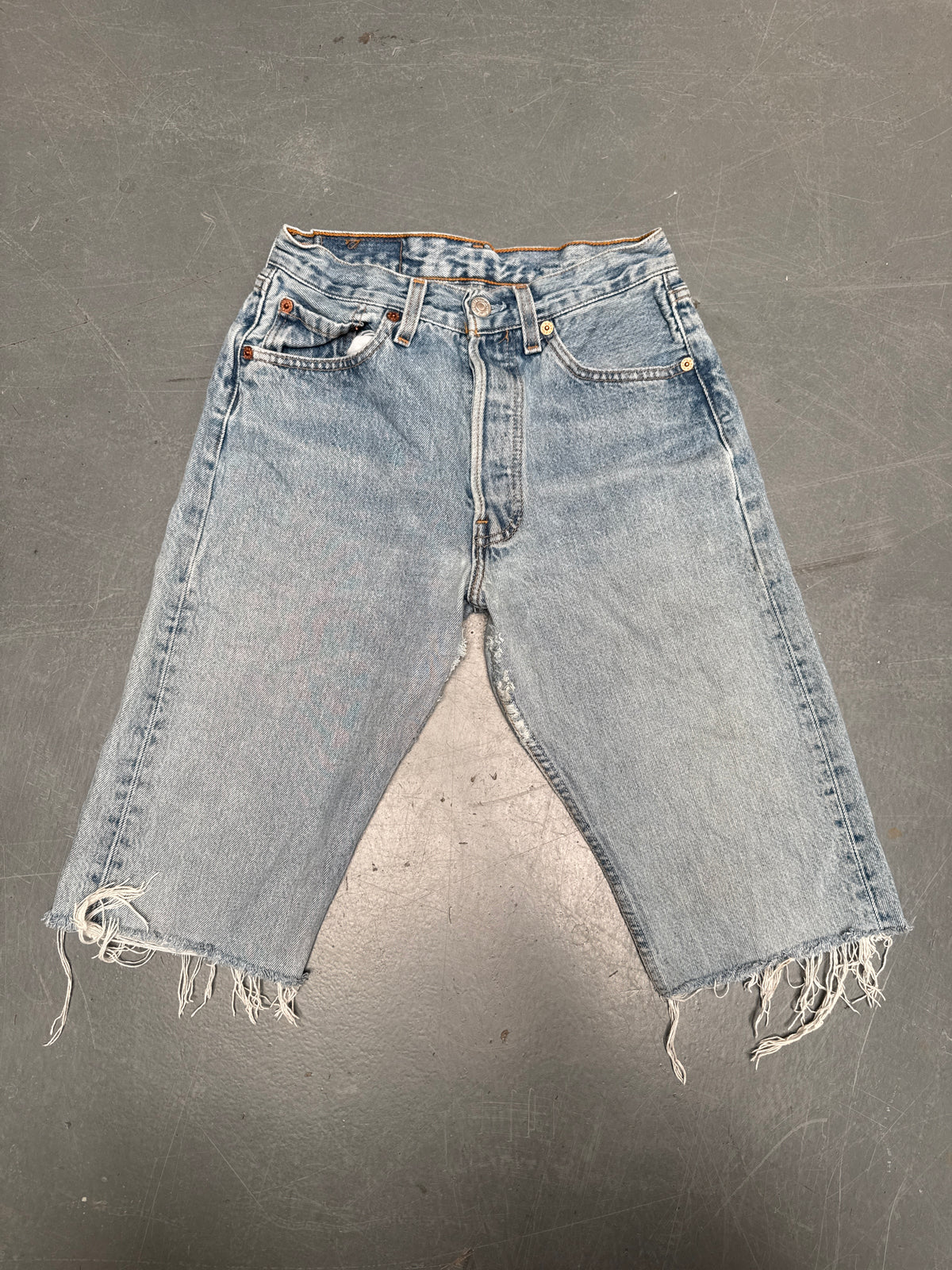 Vintage Levis Cut Off Denim Shorts - 90s Made - W 24 - SH1139