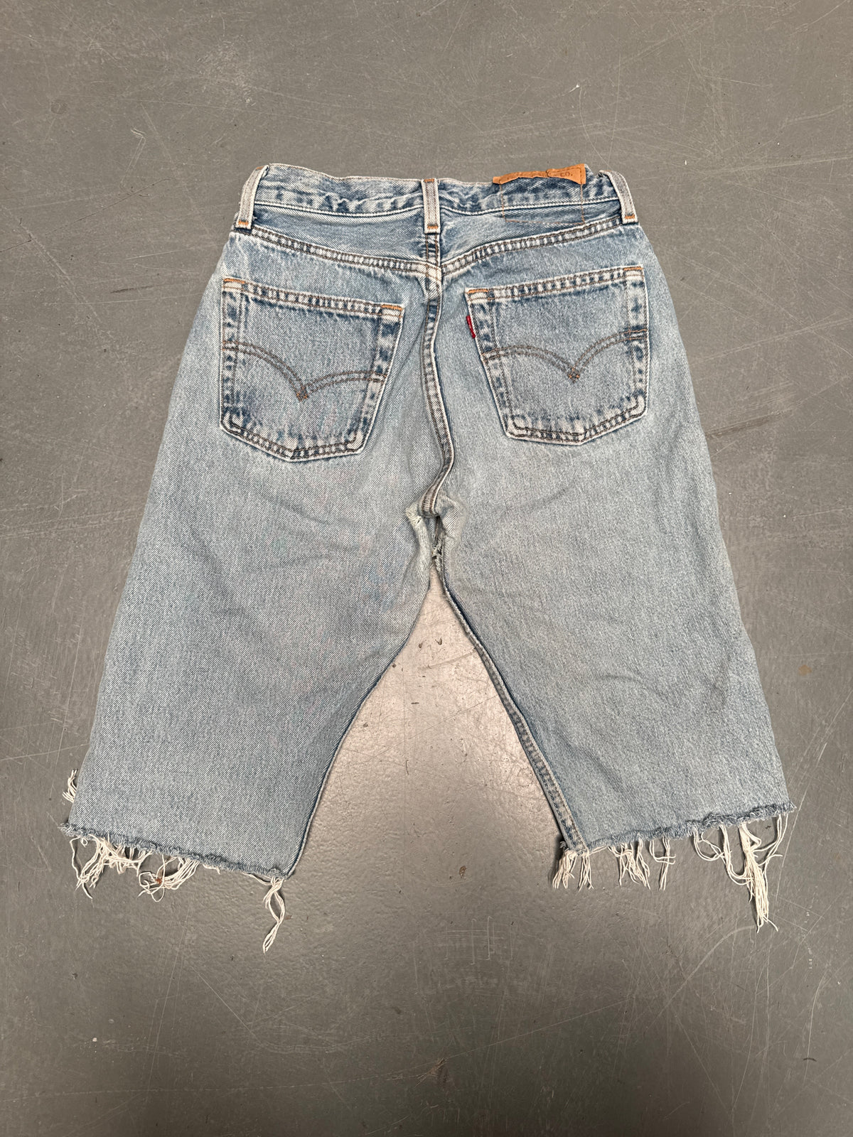 Vintage Levis Cut Off Denim Shorts - 90s Made - W 24 - SH1139
