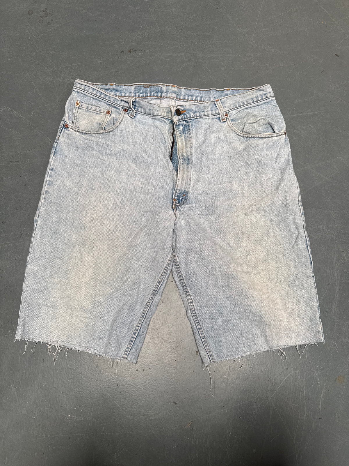 Vintage Levis Cut Off Denim Shorts - 90s Made - W 40 - SH1141