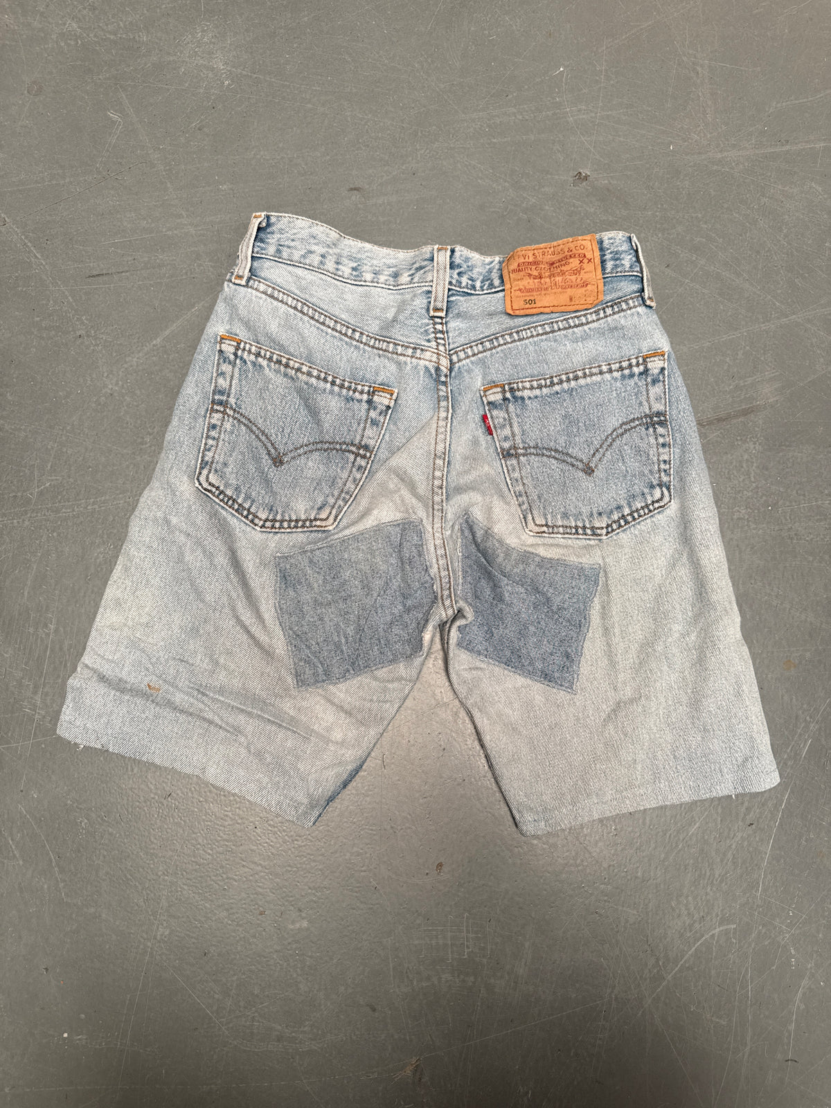 Vintage Levis Cut Off Denim Shorts - 90s Made - W 26 - SH1143