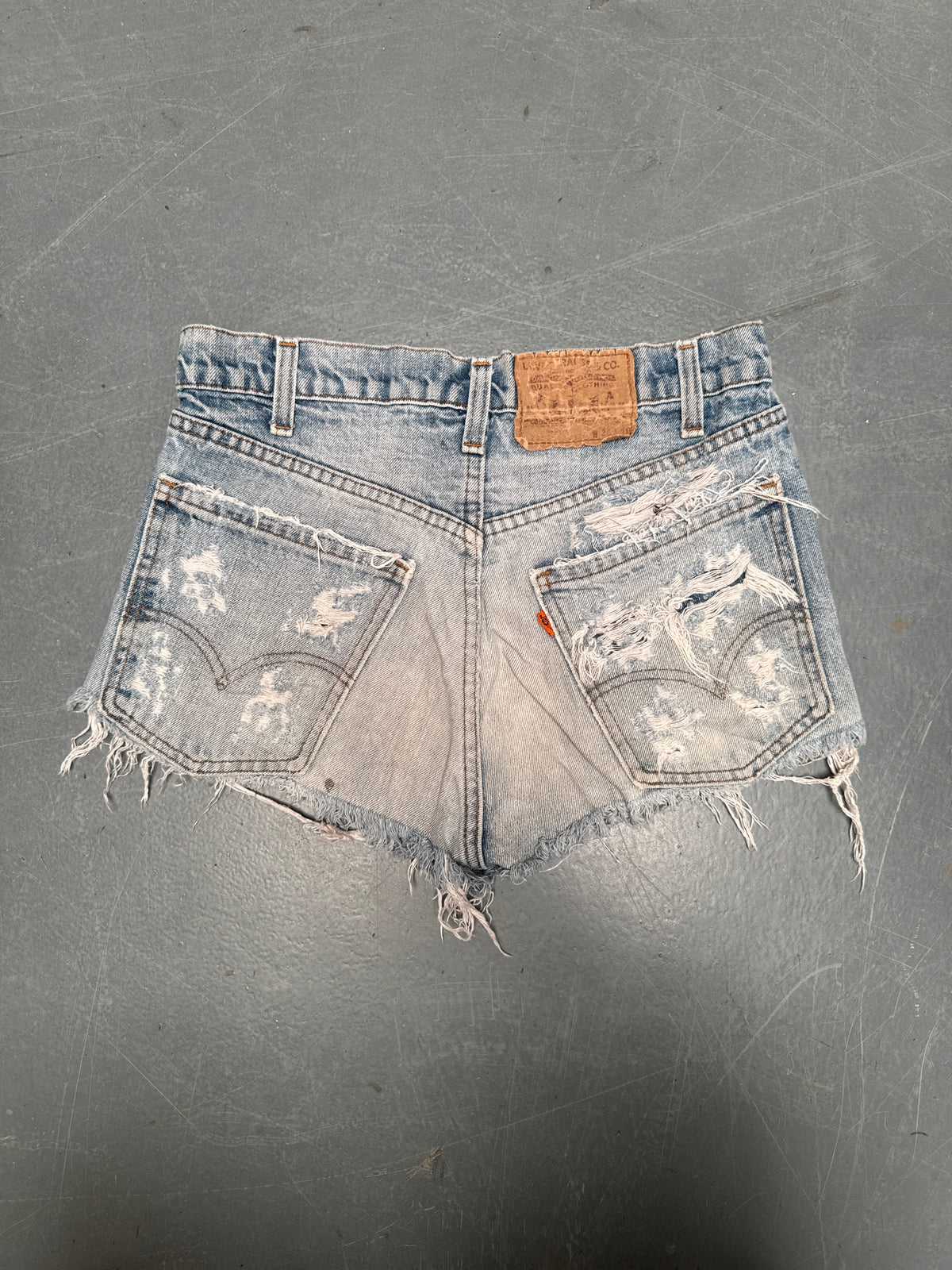 Vintage Levis Cut Off Denim Shorts - 90s Made - W 28 - SH1152