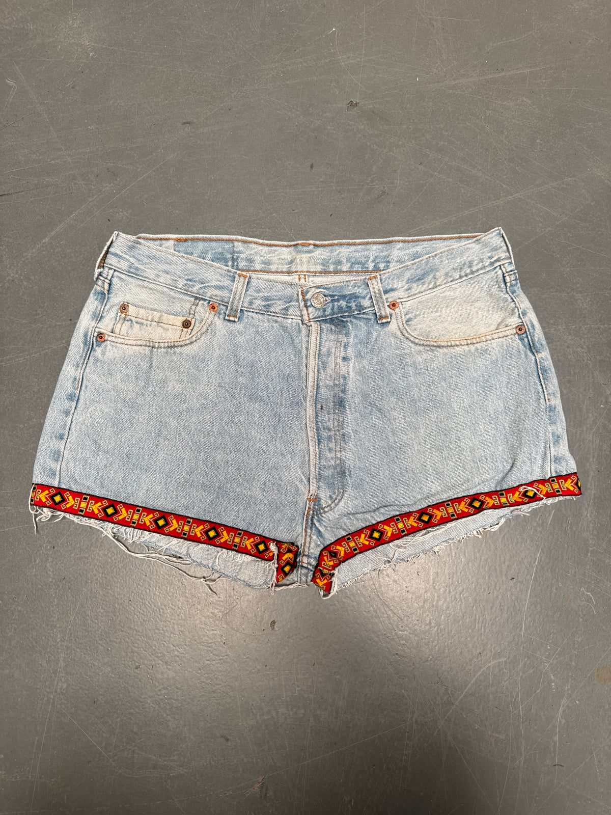 Vintage Levis Cut Off Denim Shorts - 90s Made - W 34 - SH1153
