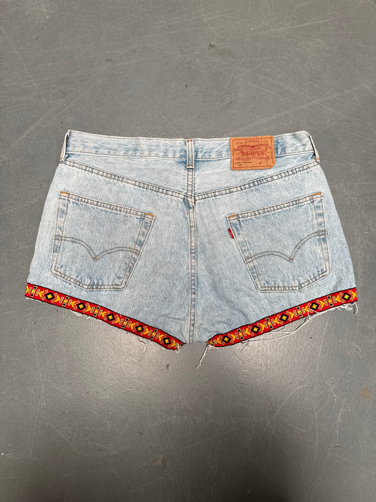 Vintage Levis Cut Off Denim Shorts - 90s Made - W 34 - SH1153
