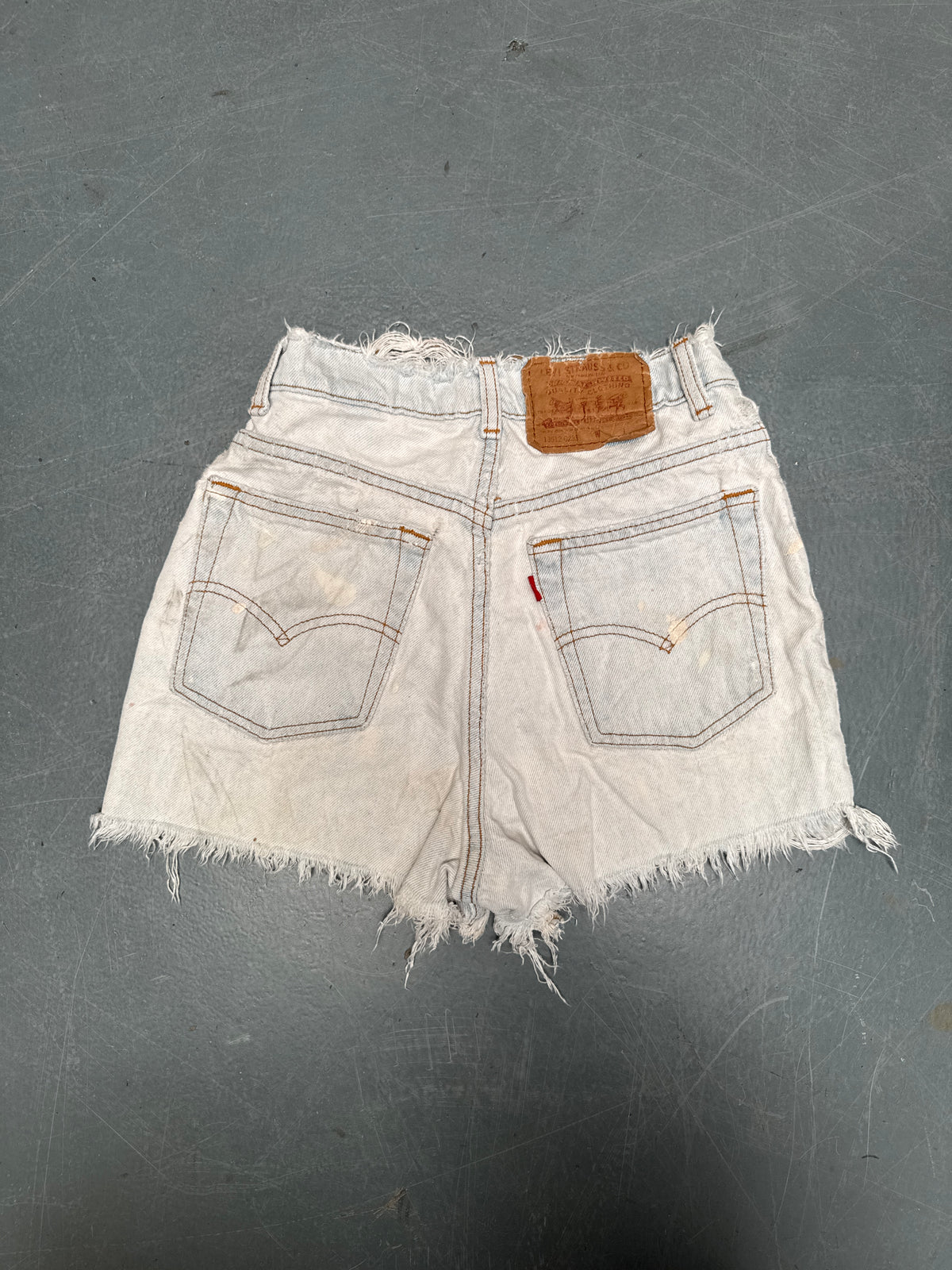 Vintage Levis Cut Off Denim Shorts - 90s Made - W 22 - SH1154