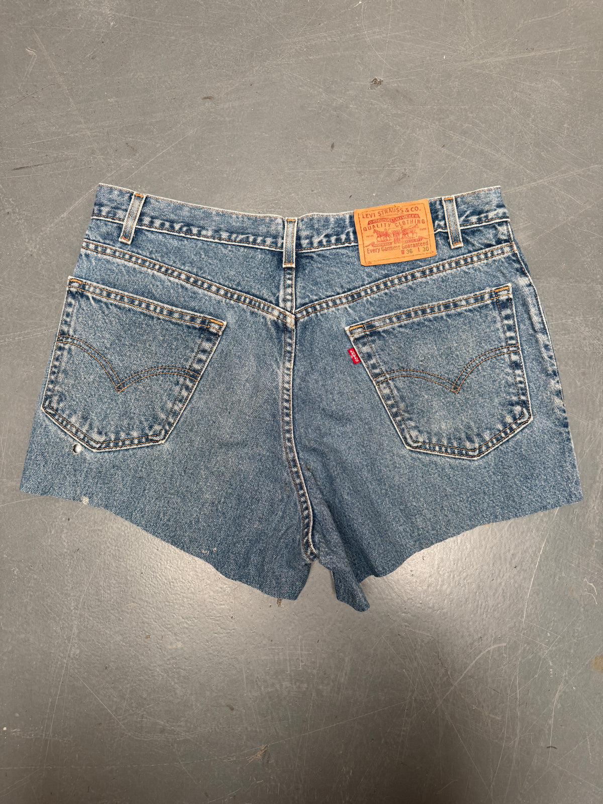 Vintage Levis Cut Off Denim Shorts - 90s Made - W 34 - SH1172