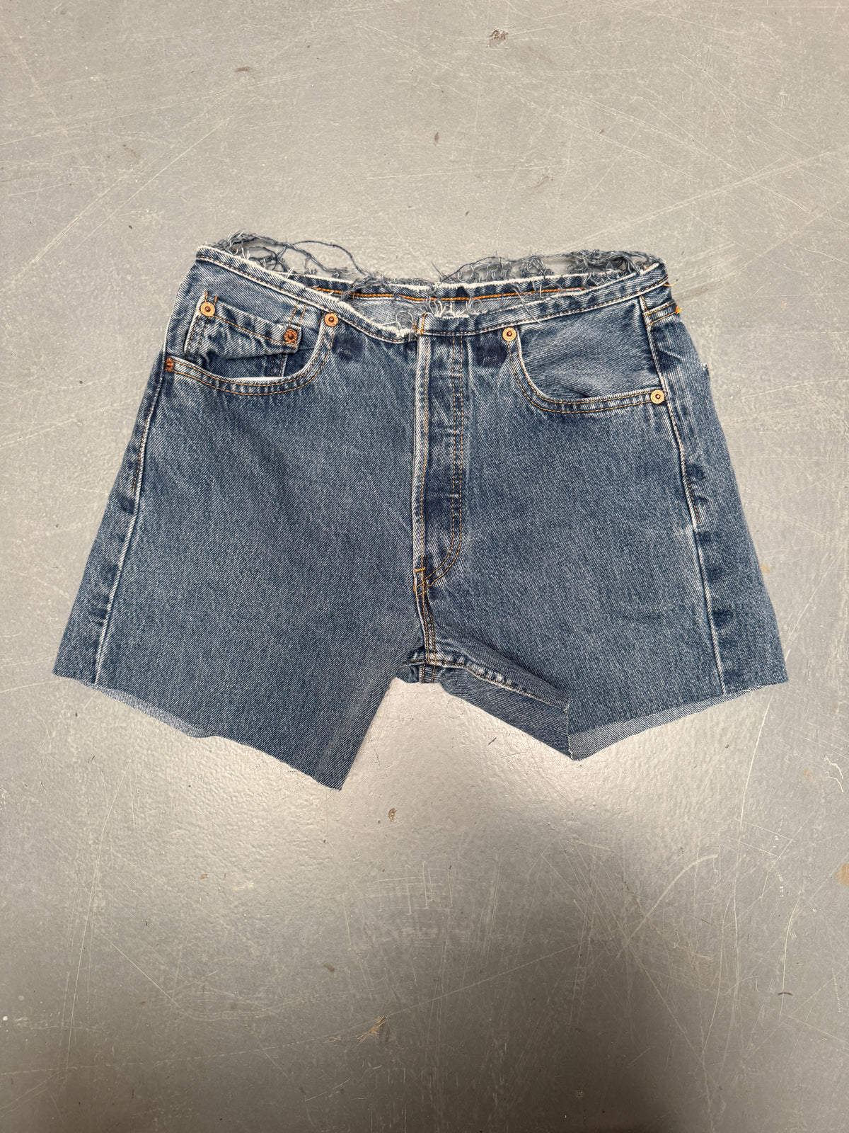 Vintage Levis Cut Off Denim Shorts - 90s Made - W 26 - SH1175