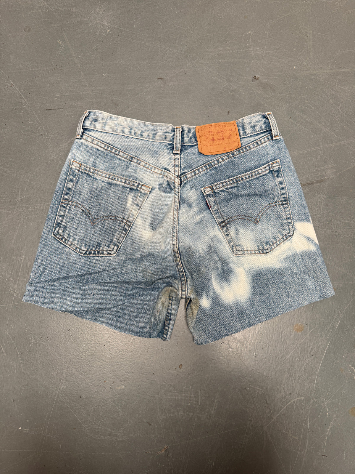 Vintage Levis Cut Off Denim Shorts - 90s Made - W 28 - SH1176