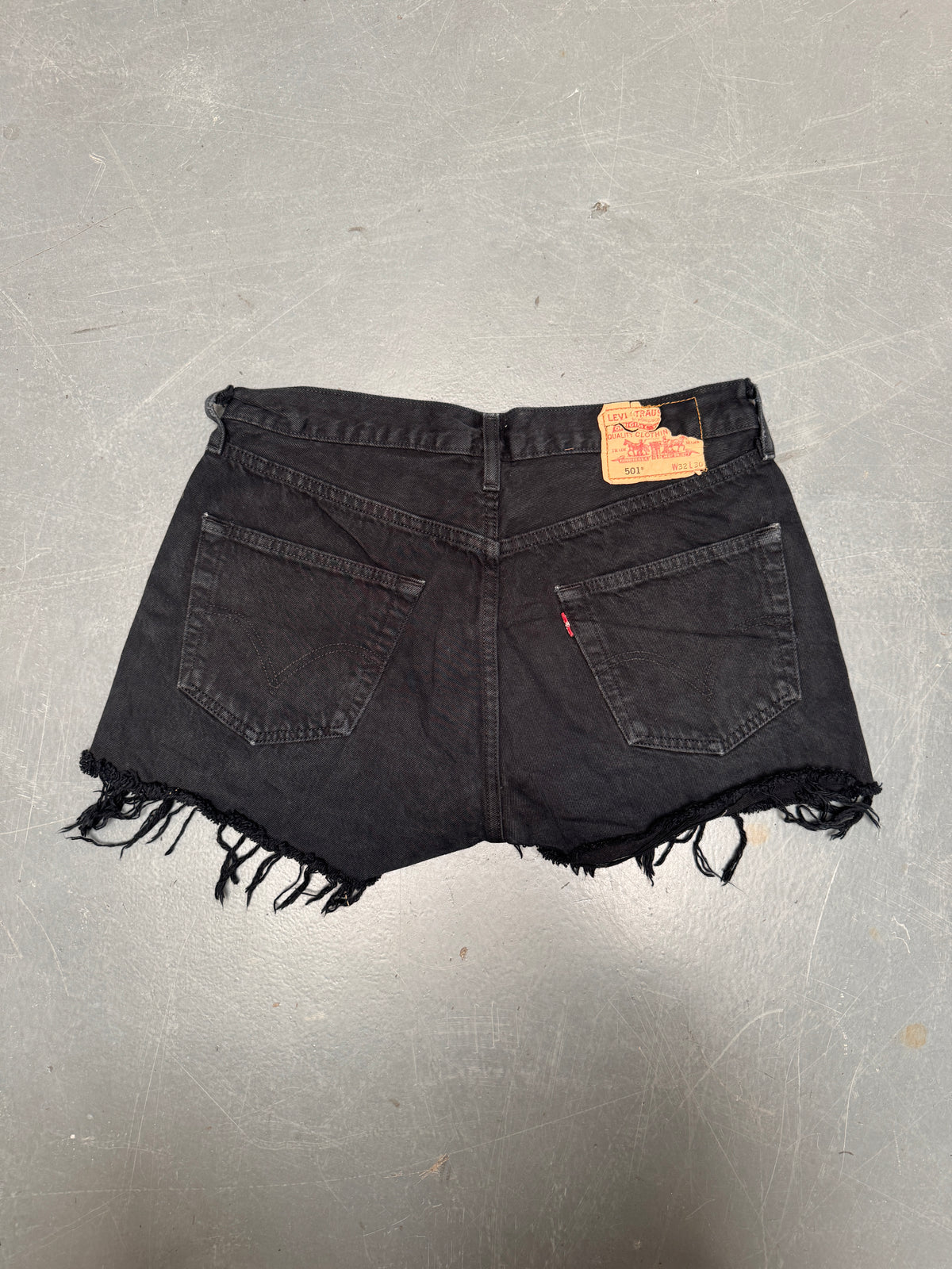 Vintage Levis Cut Off Denim Shorts - 90s Made - W 32 - SH1180
