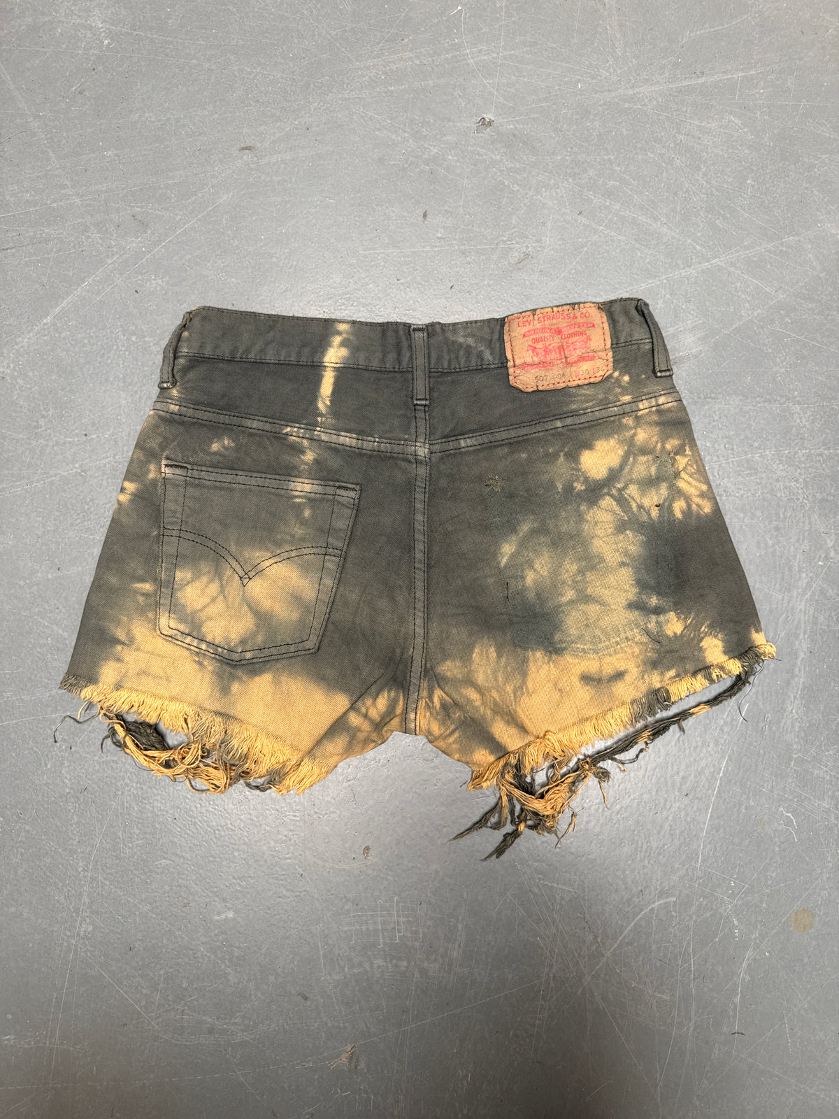 Vintage Levis Cut Off Denim Shorts - 90s Made - W 28 - SH1183