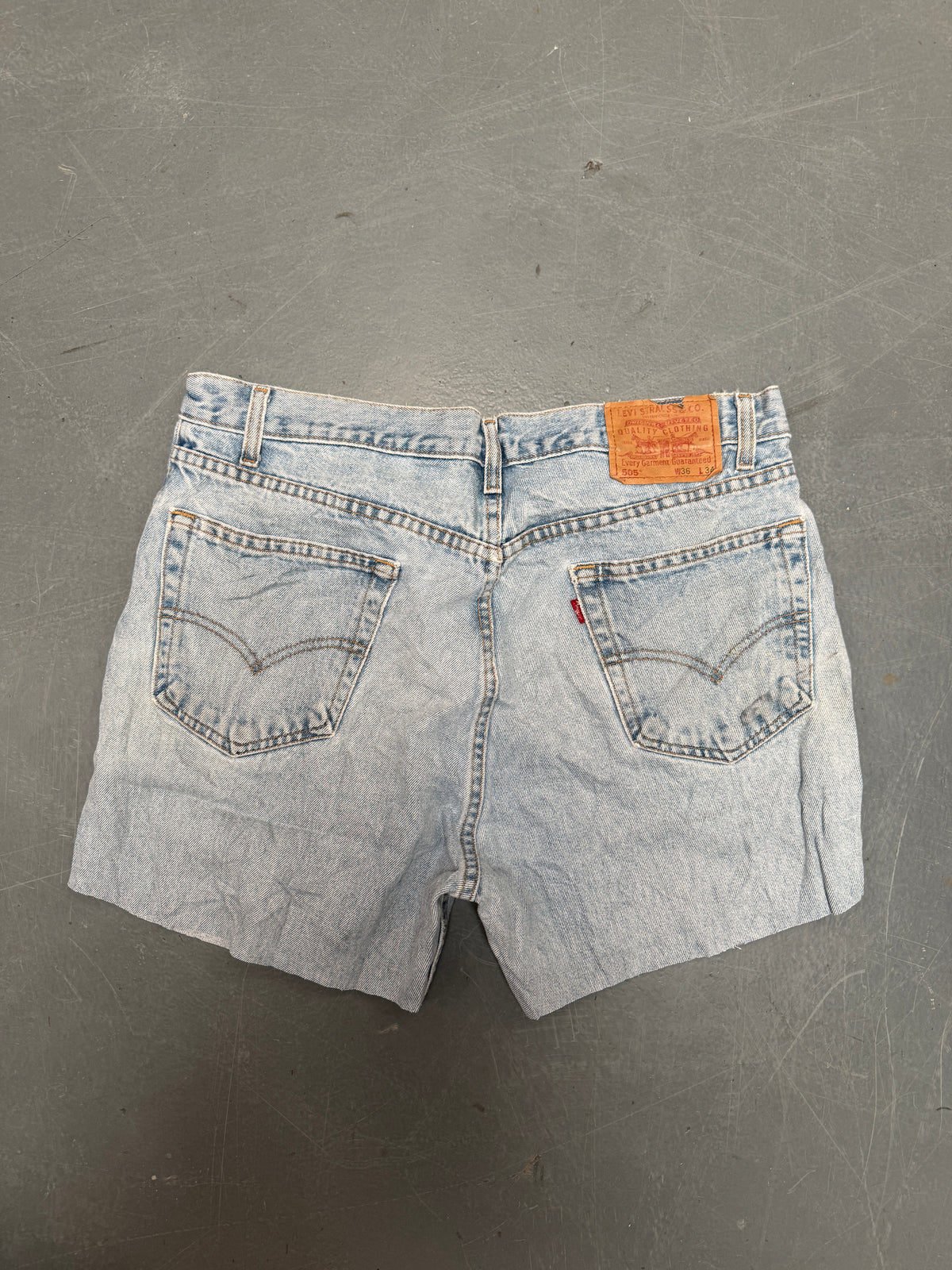 Vintage Levis Cut Off Denim Shorts - 90s Made - W 34 - SH1198
