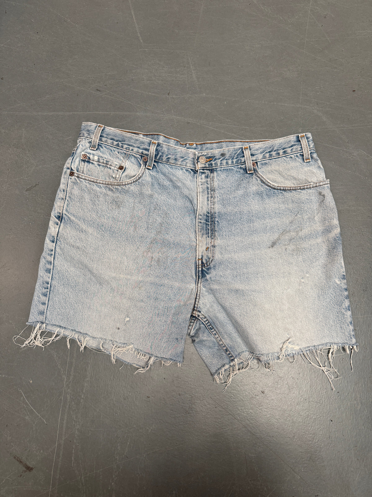 Vintage Levis Cut Off Denim Shorts - 90s Made - W 40 - SH1199