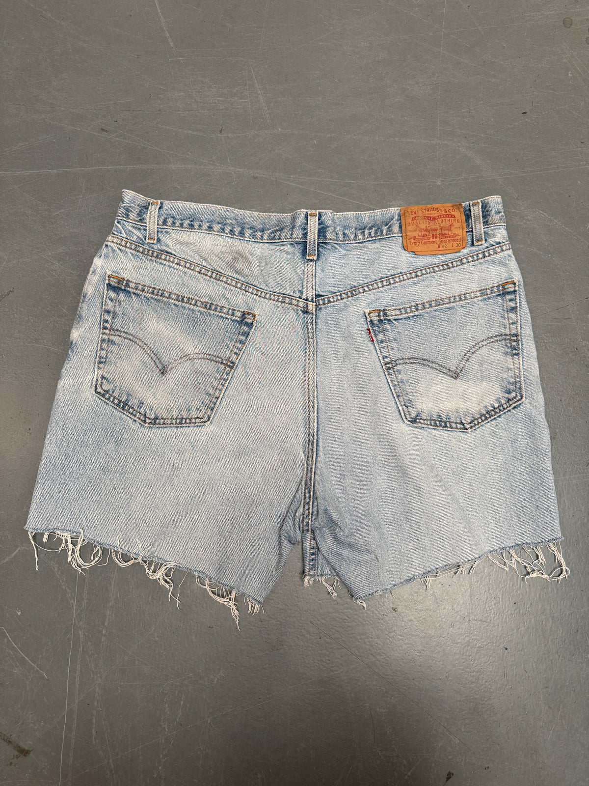 Vintage Levis Cut Off Denim Shorts - 90s Made - W 40 - SH1199