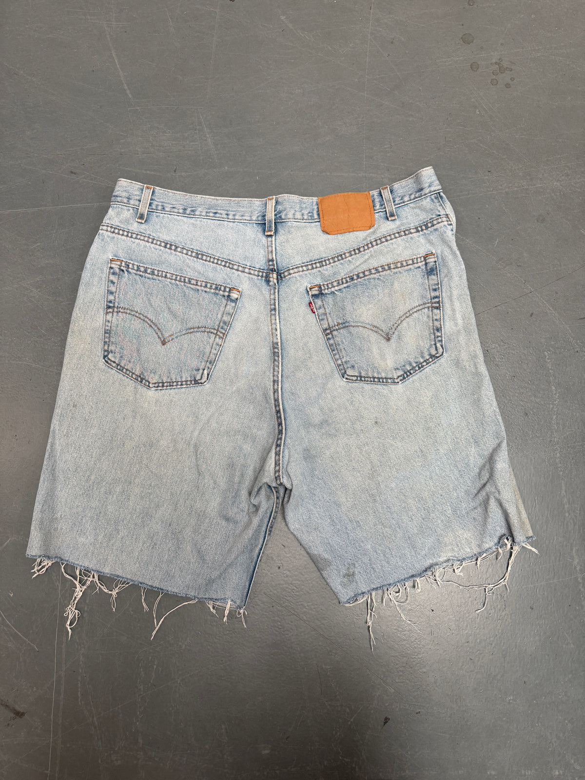 Vintage Levis Cut Off Denim Shorts - 90s Made - W 40 - SH1200