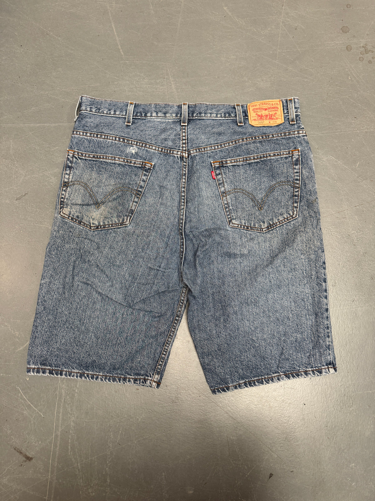 Vintage Levis Cut Off Denim Shorts - 90s Made - W 40 - SH1207
