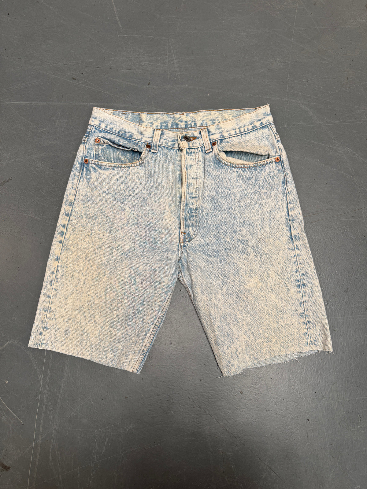 Vintage Levis Cut Off Denim Shorts - 90s Made - W 28 - SH1209