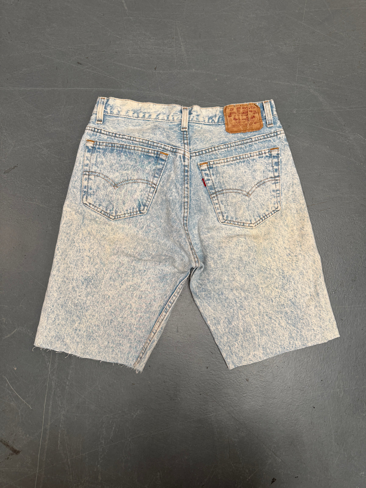 Vintage Levis Cut Off Denim Shorts - 90s Made - W 28 - SH1209