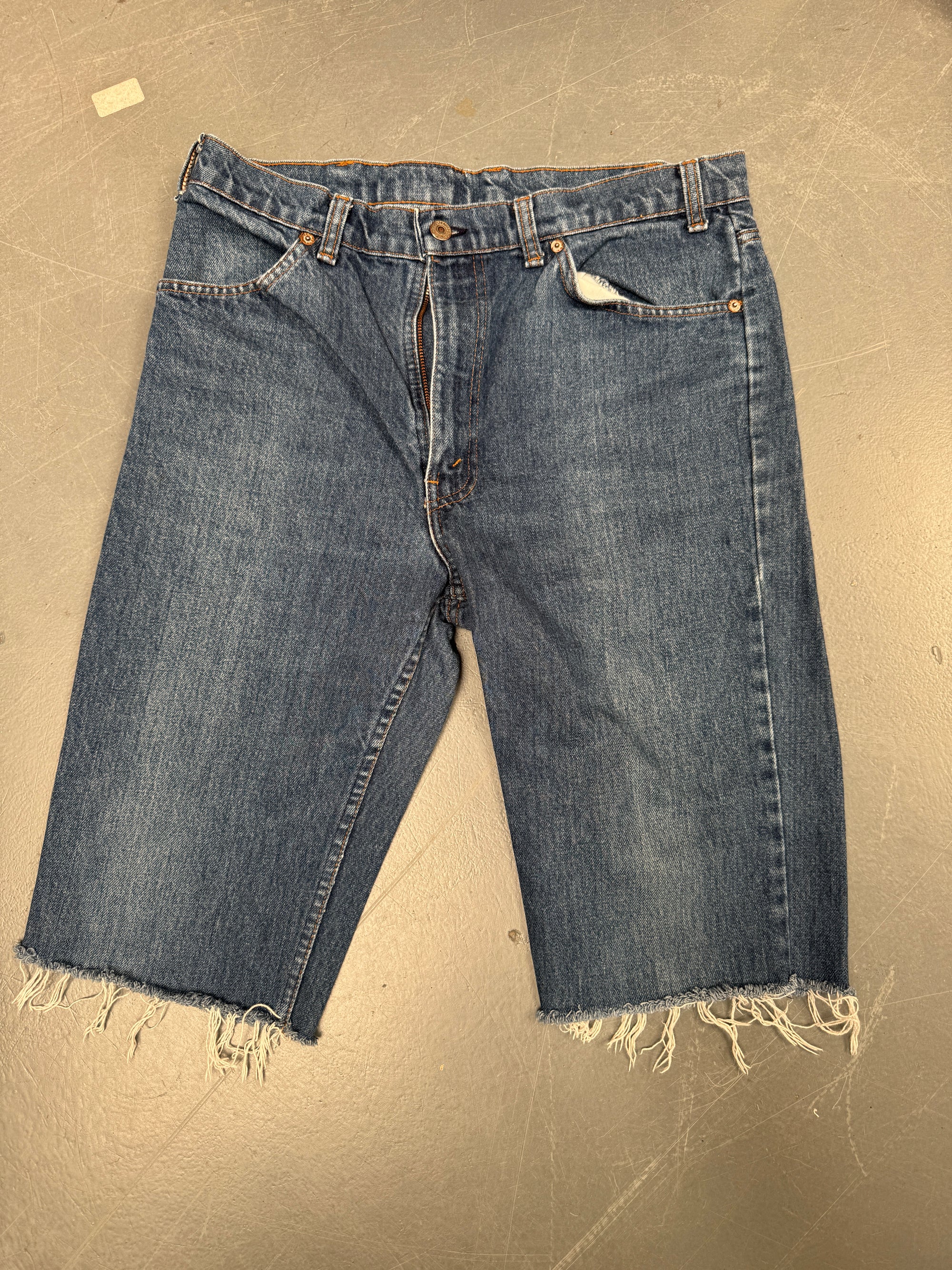 Vintage Ladies Levis Cut Off Denim Shorts - 90s Made - W 33 - SH121