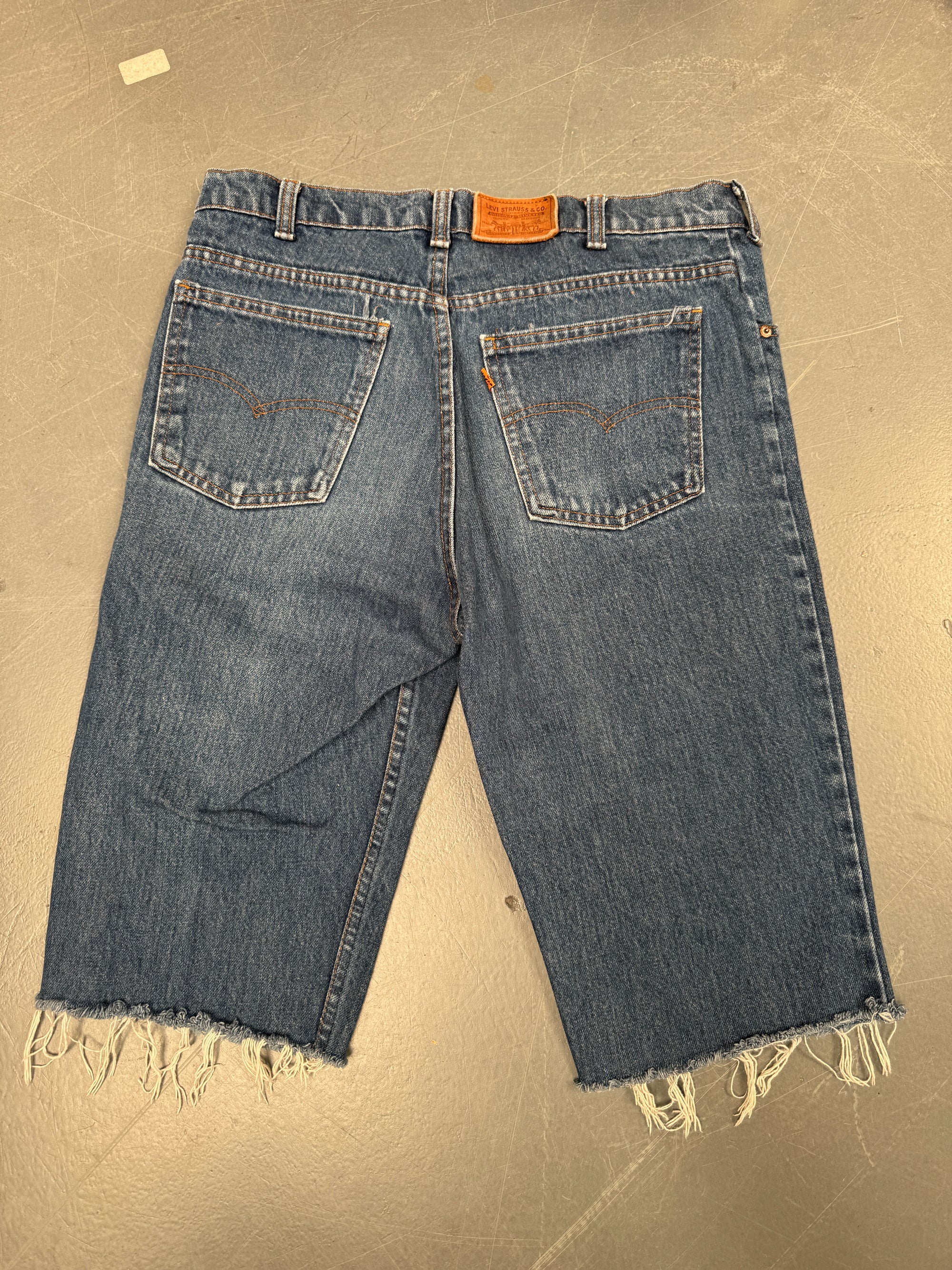 Vintage Ladies Levis Cut Off Denim Shorts - 90s Made - W 33 - SH121