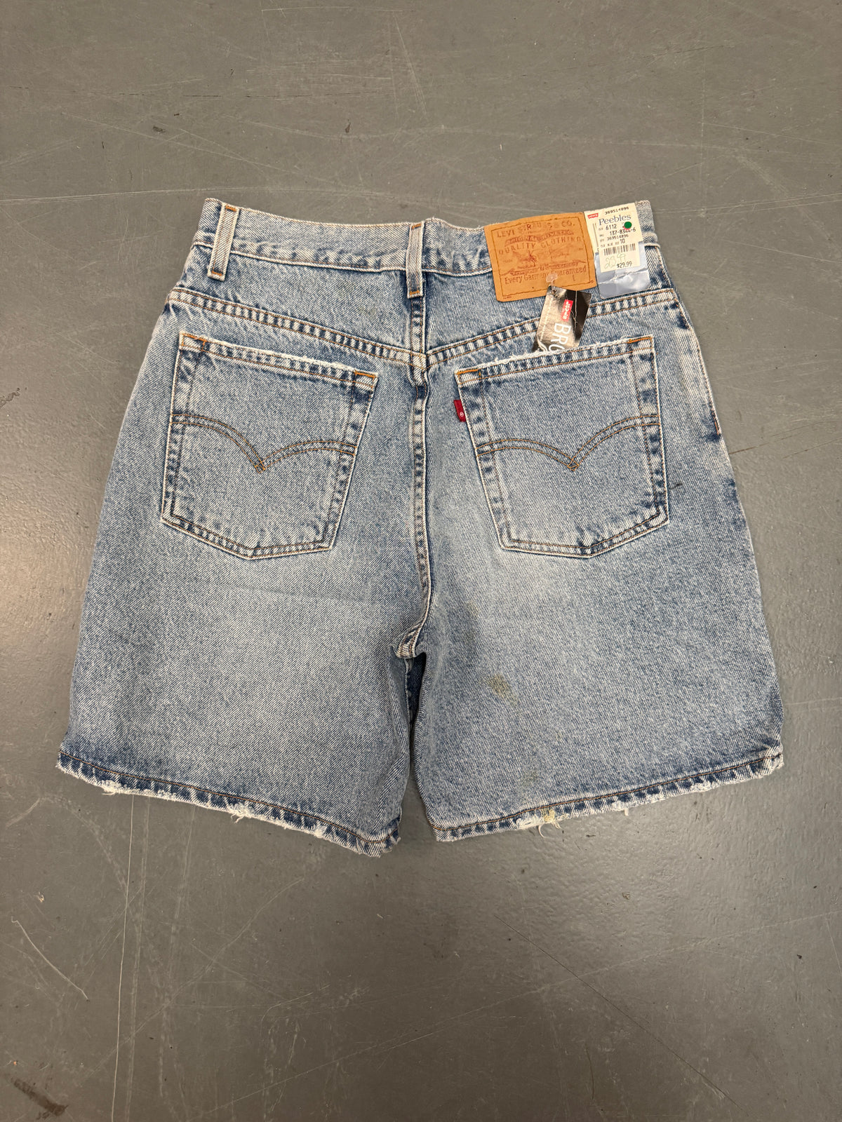 Vintage Levis Cut Off Denim Shorts - 90s Made - W 28 - SH1214