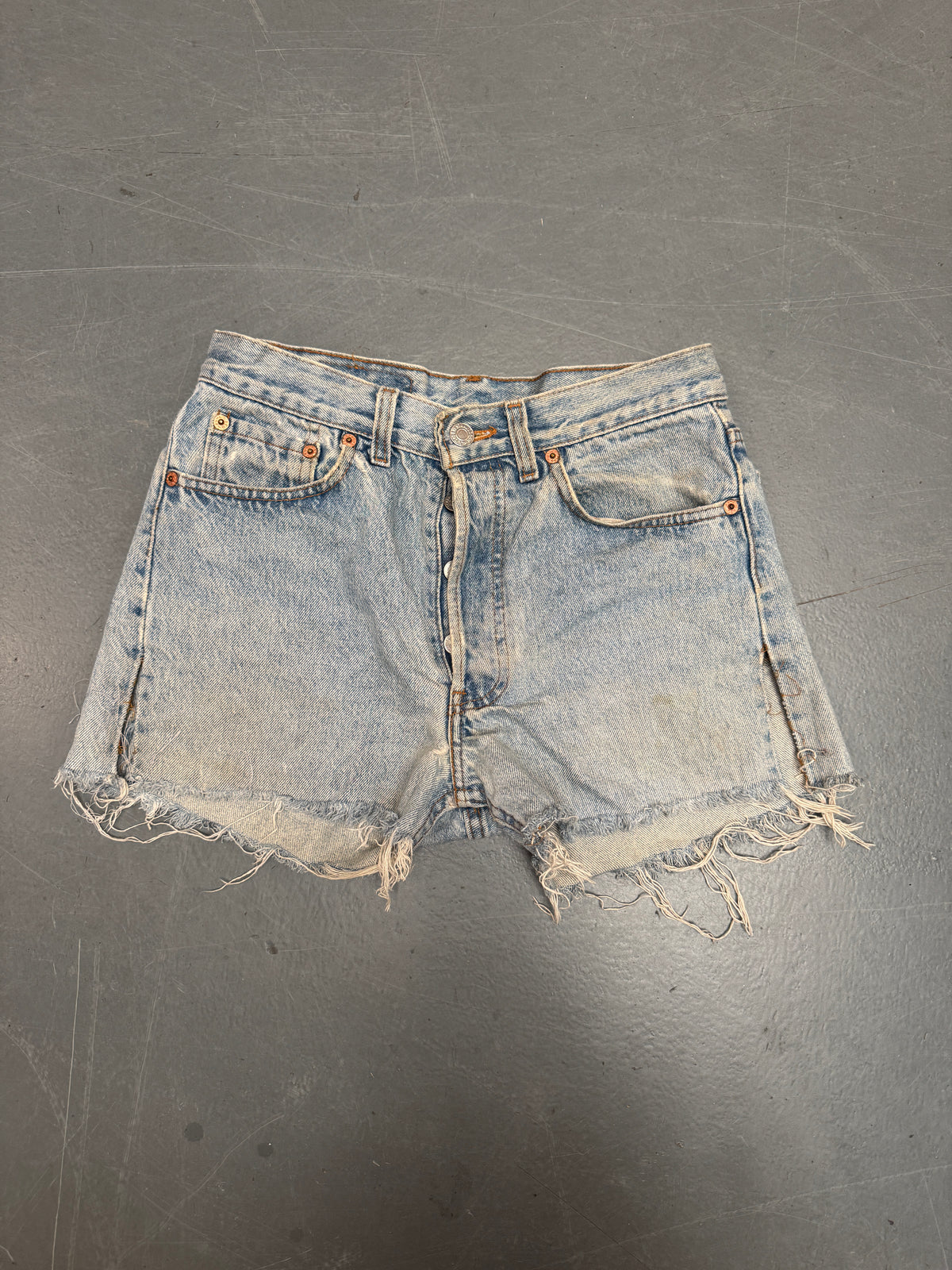 Vintage Levis Cut Off Denim Shorts - 90s Made - W 26 - SH1216