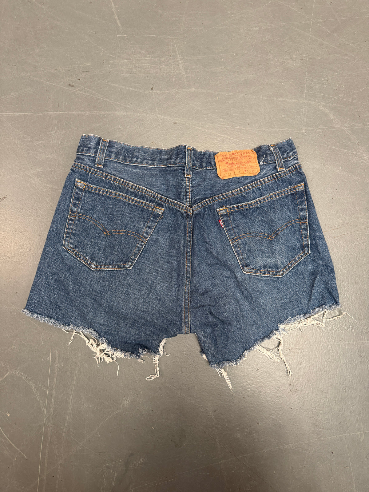 Vintage Levis Cut Off Denim Shorts - 90s Made - W 32 - SH1217