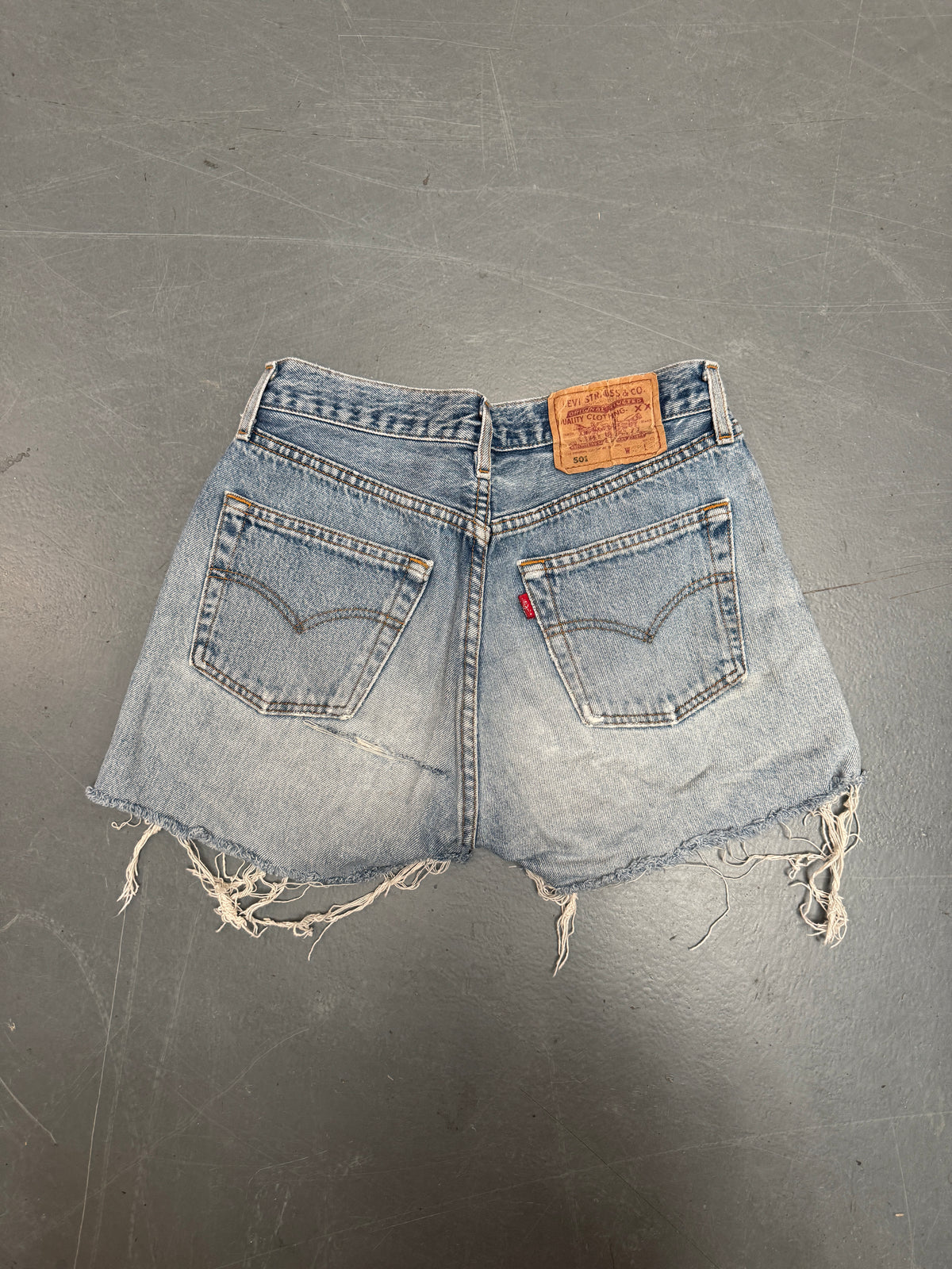 Vintage Levis Cut Off Denim Shorts - 90s Made - W 26 - SH1218