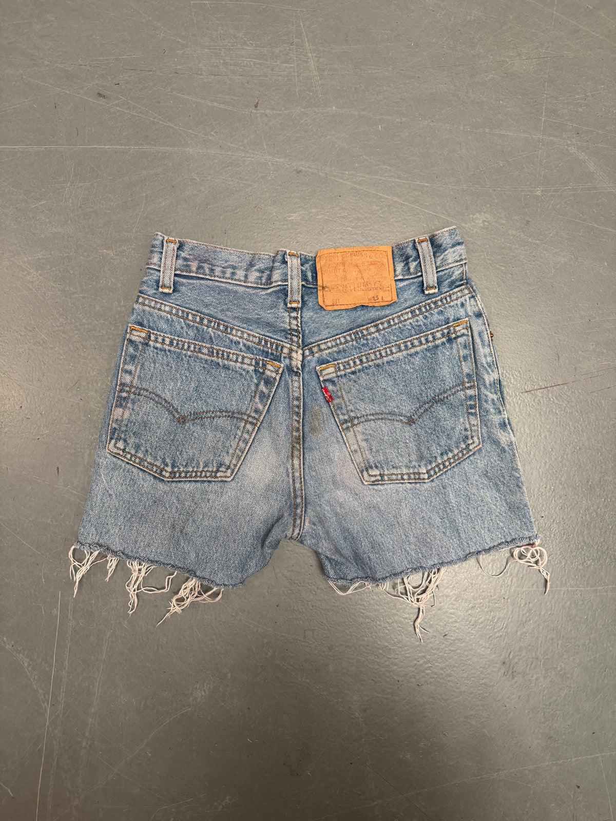 Vintage Levis Cut Off Denim Shorts - 90s Made - W 24 - SH1220