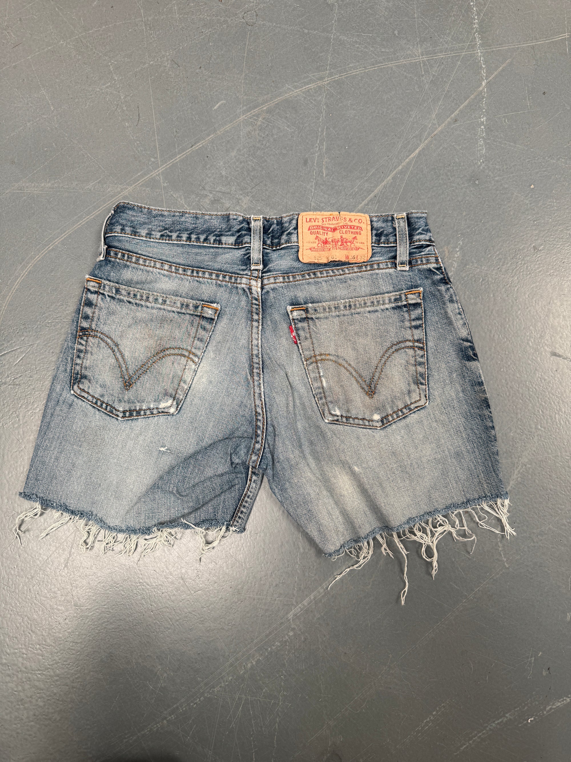 Vintage Ladies Levis Cut Off Denim Shorts - 90s Made - W 26 - SH123