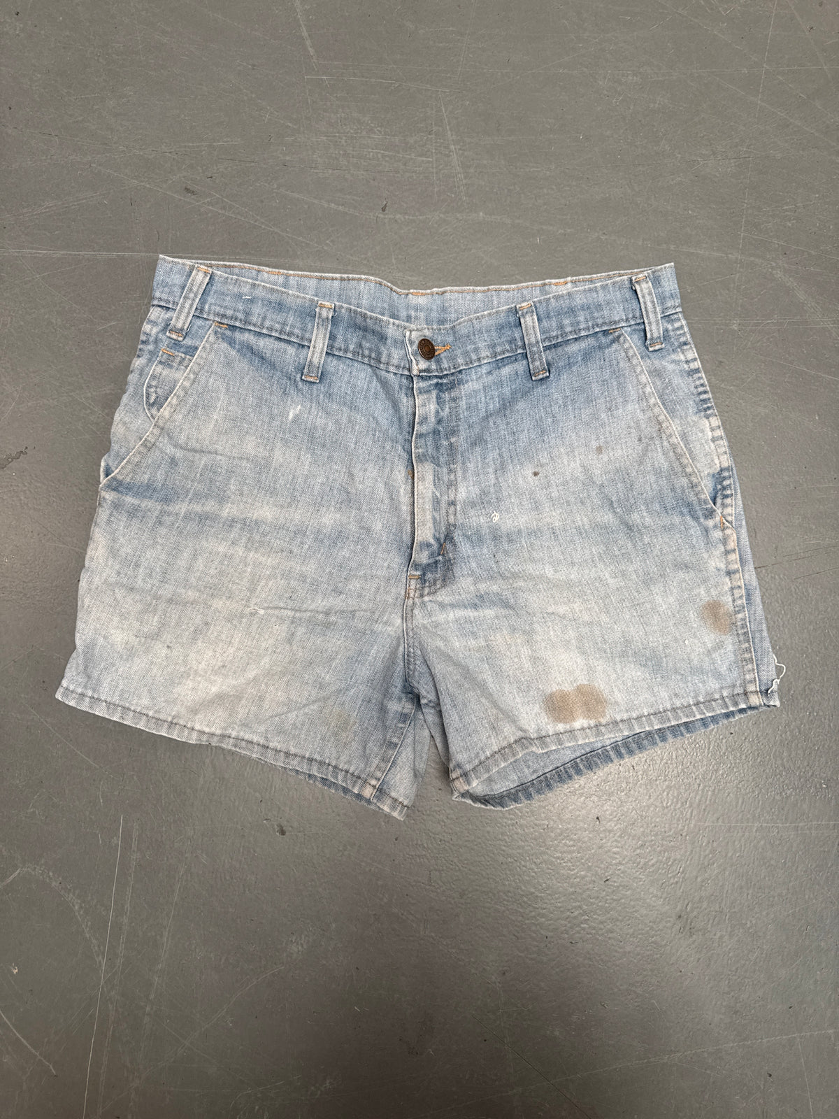 Vintage Levis Cut Off Denim Shorts - 90s Made - W 33 - SH1233