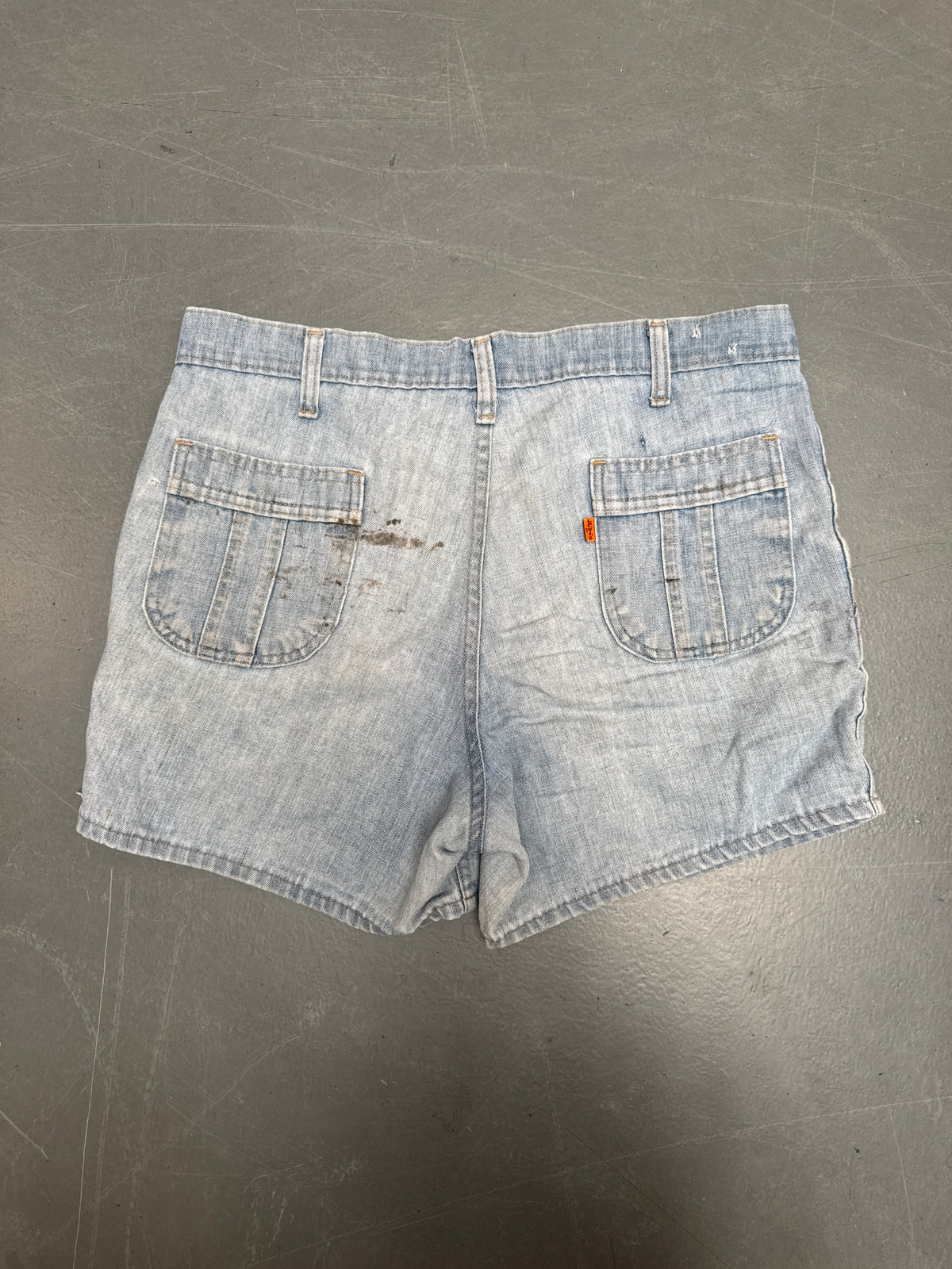 Vintage Levis Cut Off Denim Shorts - 90s Made - W 33 - SH1233