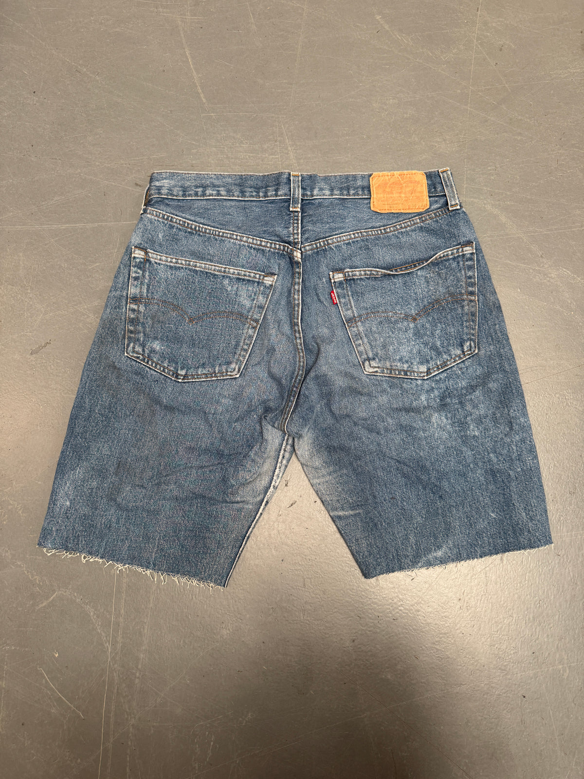 Vintage Levis Cut Off Denim Shorts - 90s Made - W 32 - SH1236