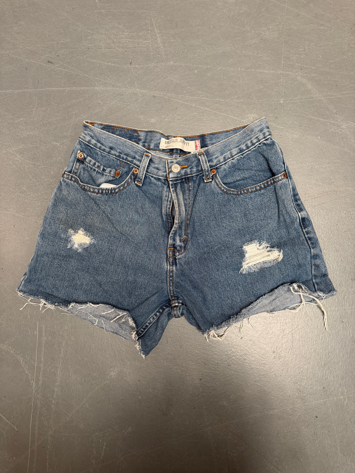 Vintage Levis Cut Off Denim Shorts - 90s Made - W 28 - SH1239