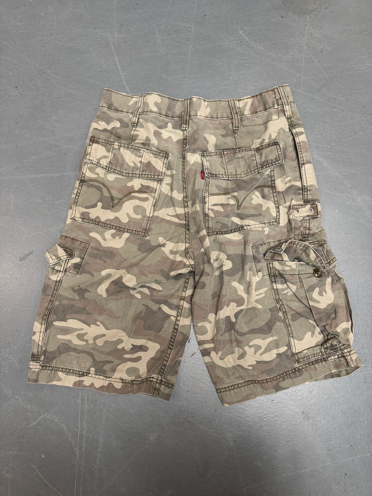 Vintage Levis Cut Off Denim Shorts - 90s Made - W 32 - SH1251