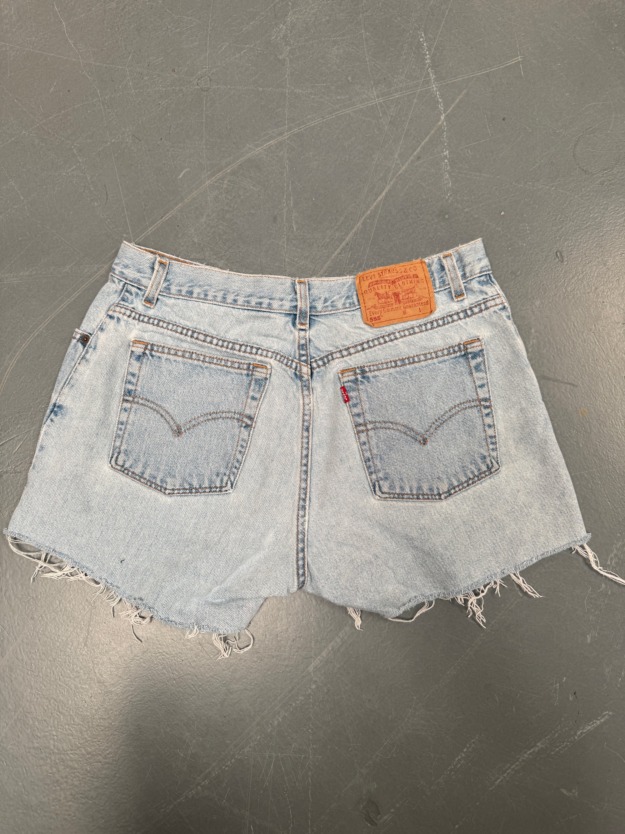 Vintage Ladies Levis Cut Off Denim Shorts - 90s Made - W 32 - SH127