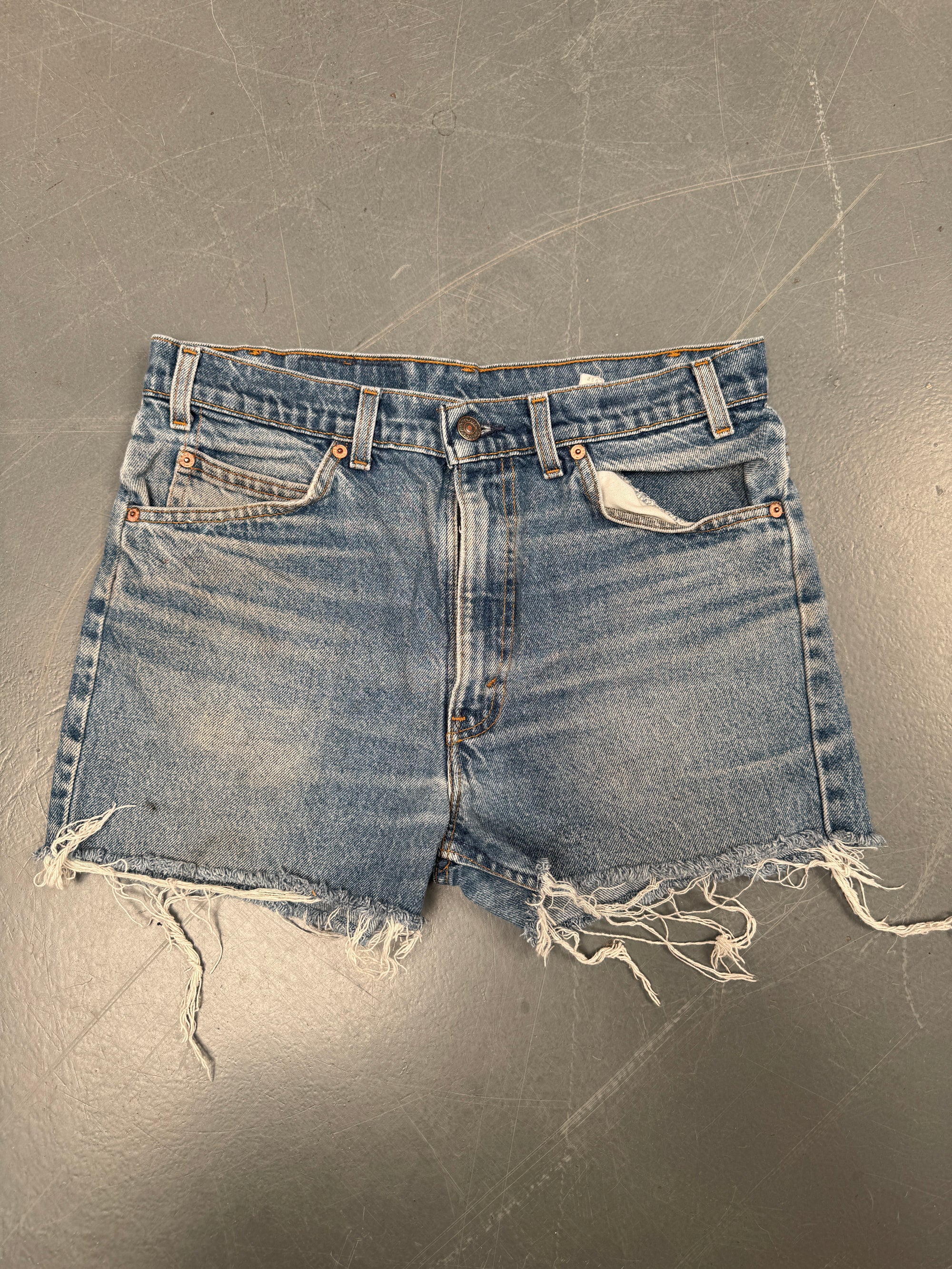 Vintage Ladies Levis Cut Off Denim Shorts - 90s Made - W 31 - SH128