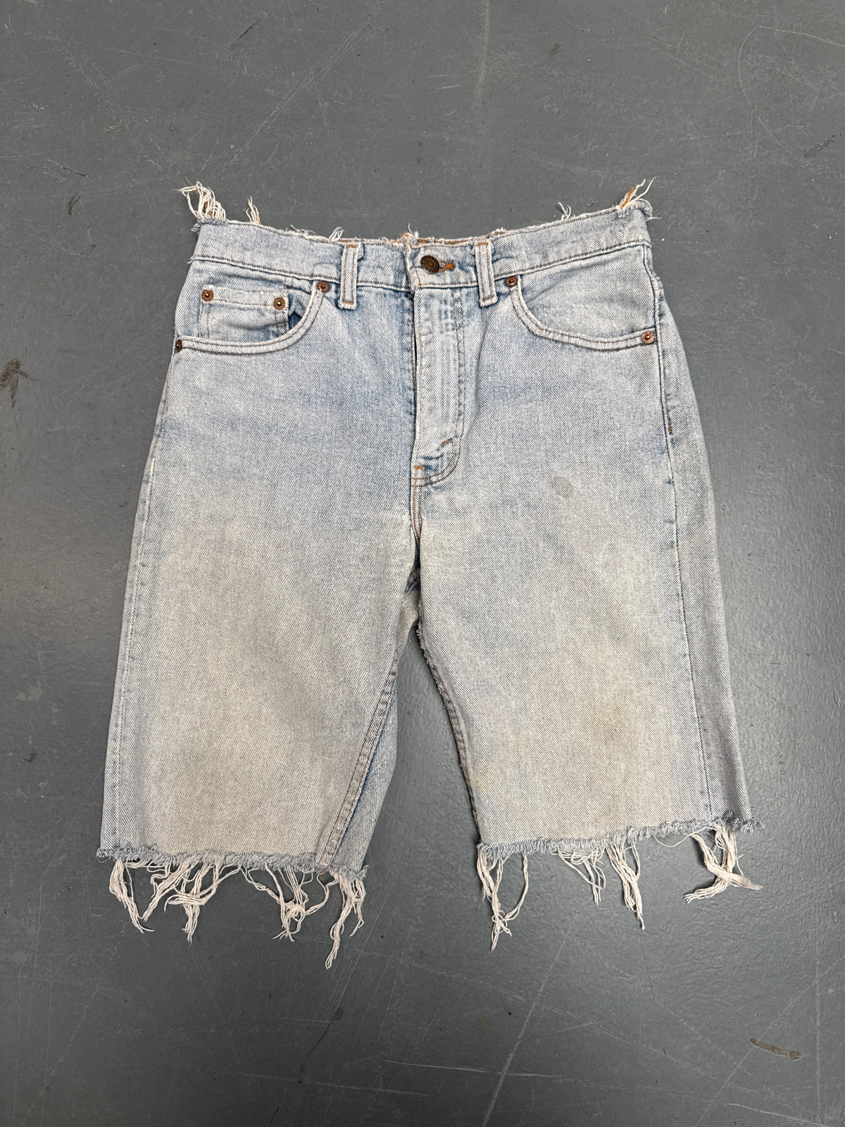 Vintage Levis Cut Off Denim Shorts - 90s Made - W 28 - SH1311