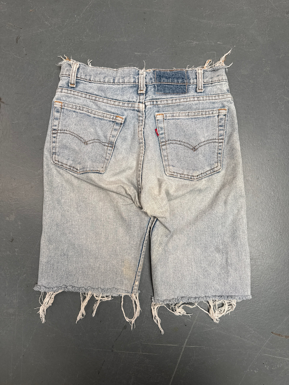 Vintage Levis Cut Off Denim Shorts - 90s Made - W 28 - SH1311