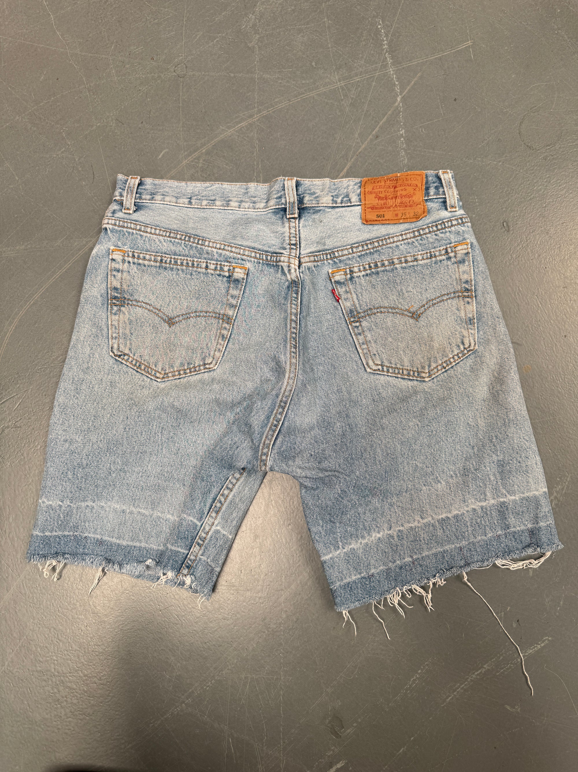 Vintage Ladies Levis Cut Off Denim Shorts - 90s Made - W 32 - SH138