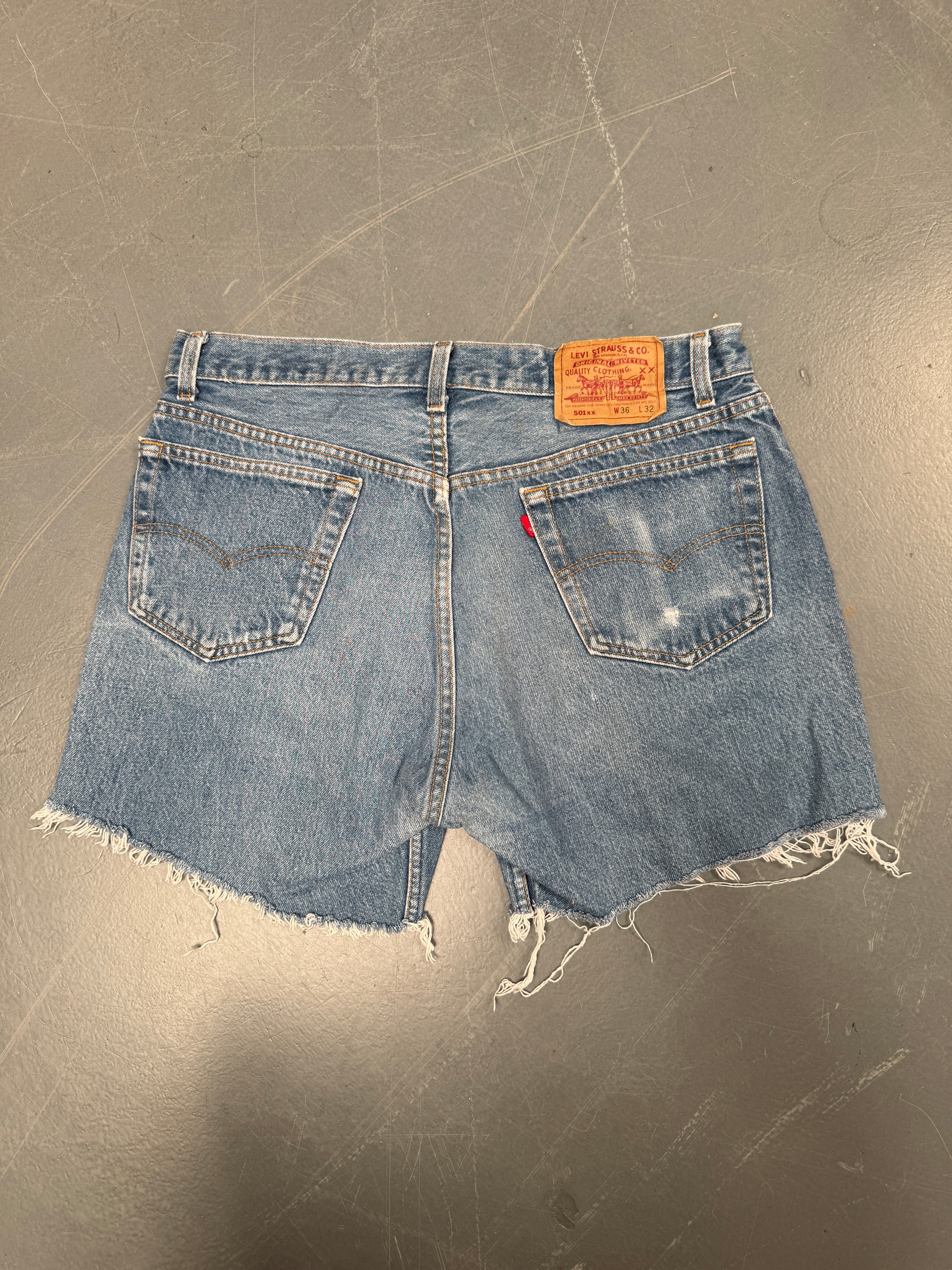 Vintage Ladies Levis Cut Off Denim Shorts - 90s Made - W 33 - SH139
