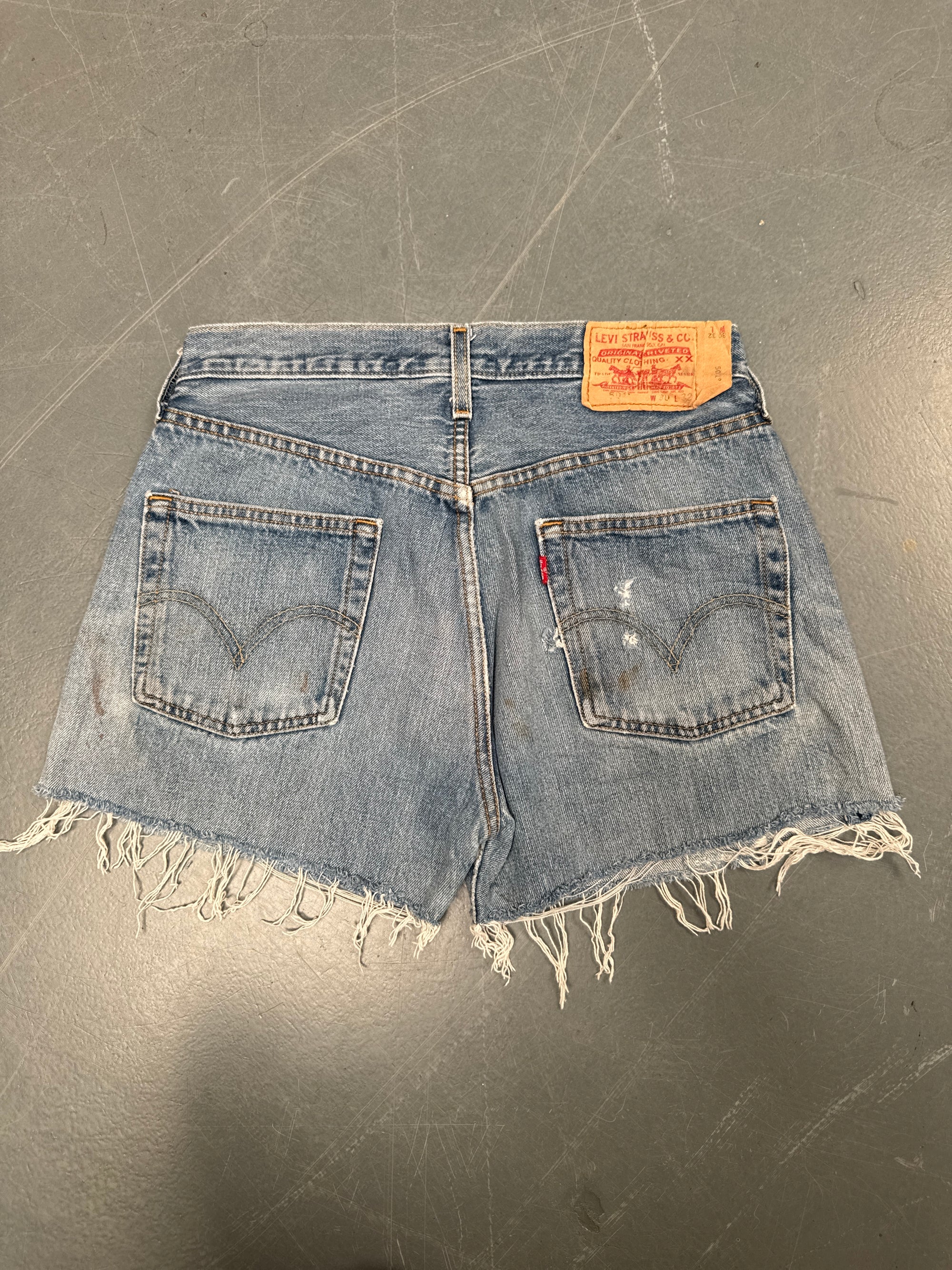Vintage Ladies Levis Cut Off Denim Shorts - 90s Made - W 28 - SH155
