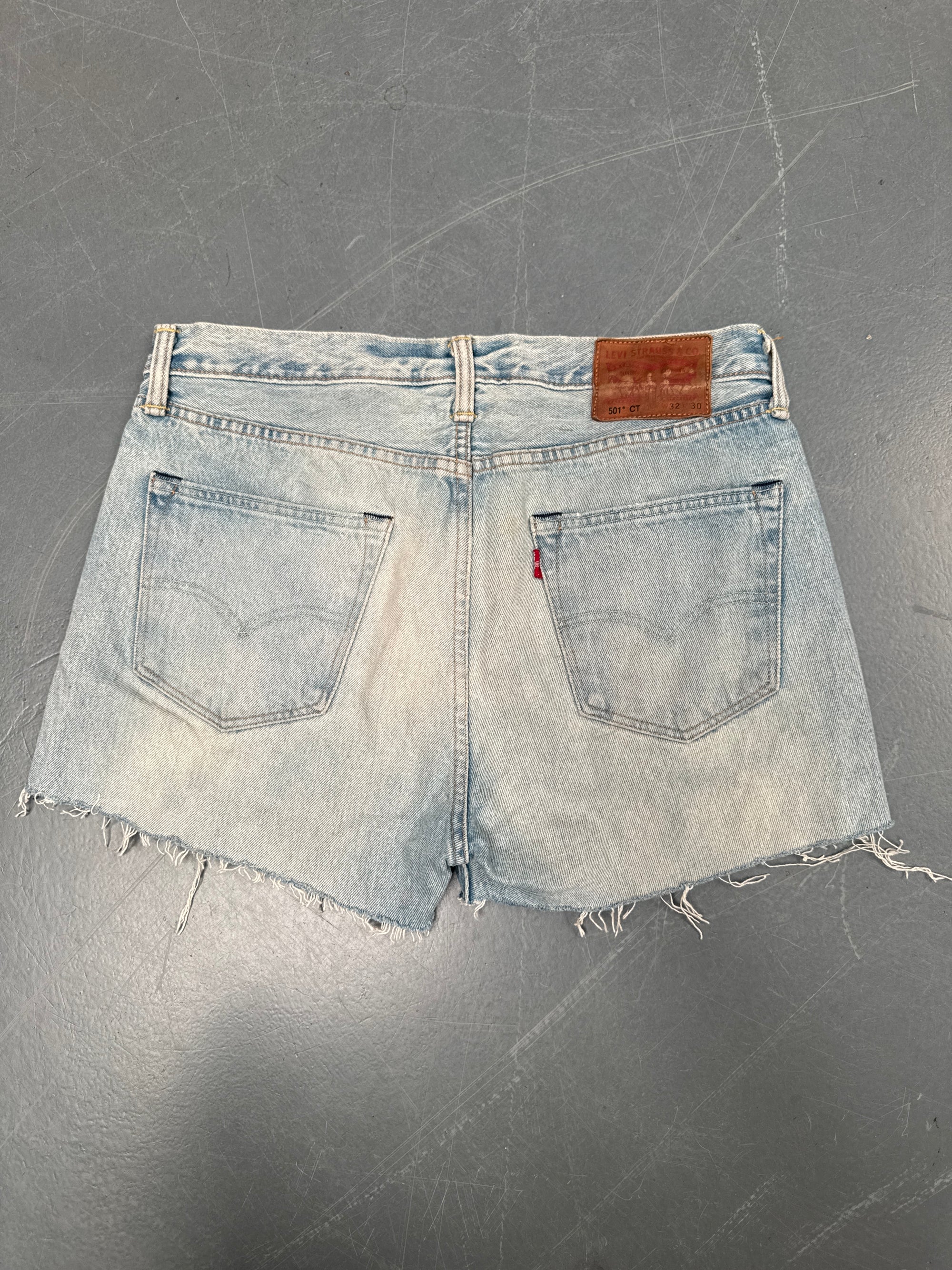 Vintage Ladies Levis Cut Off Denim Shorts - 90s Made - W 32 - SH159